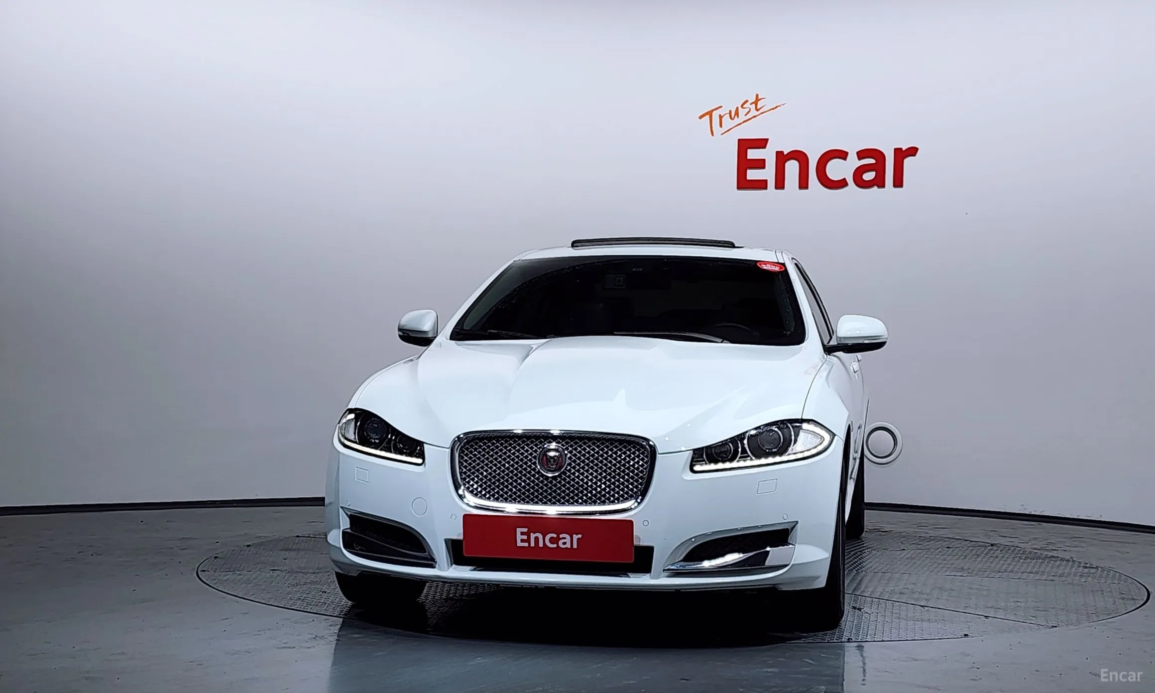 Jaguar New XF превью 3