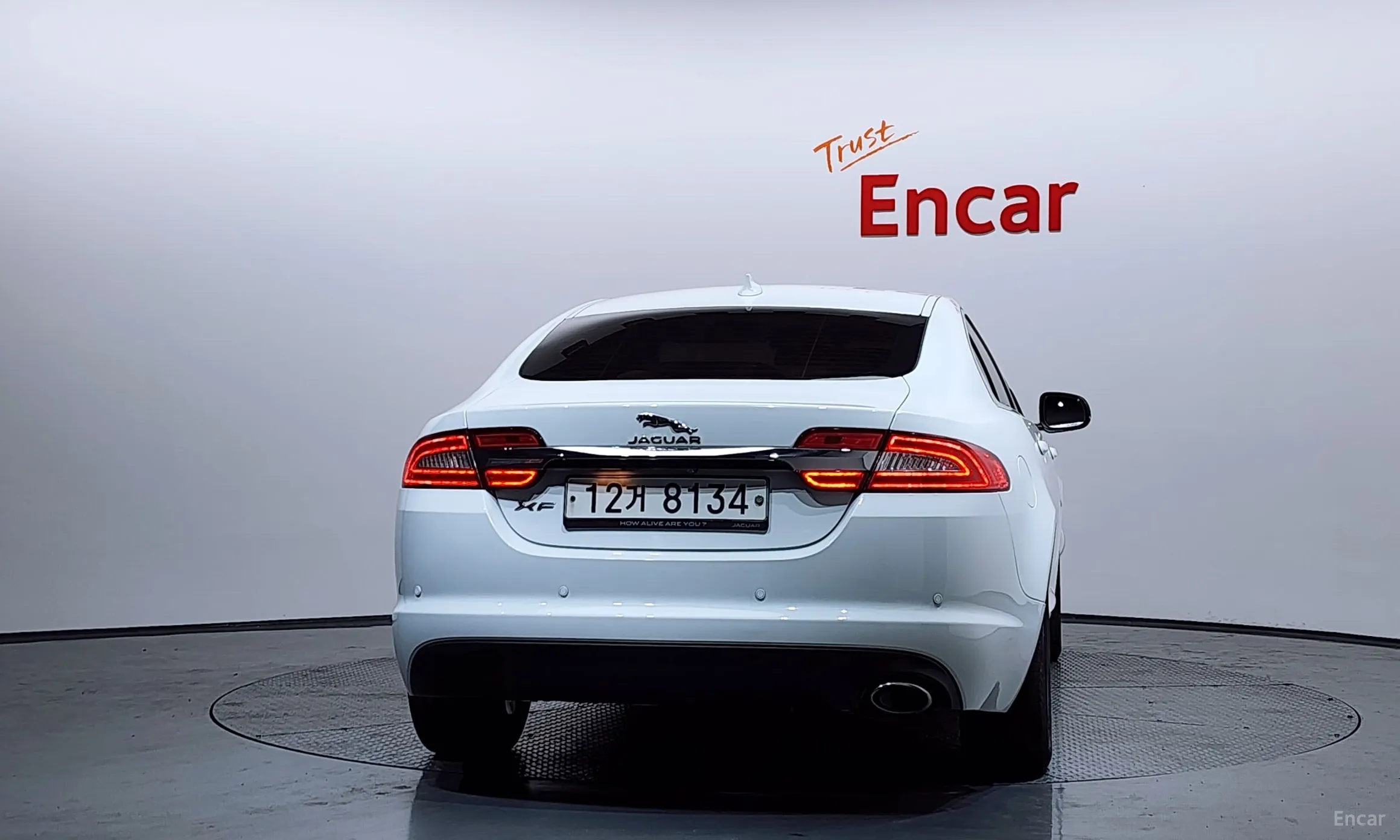 Jaguar New XF превью 4