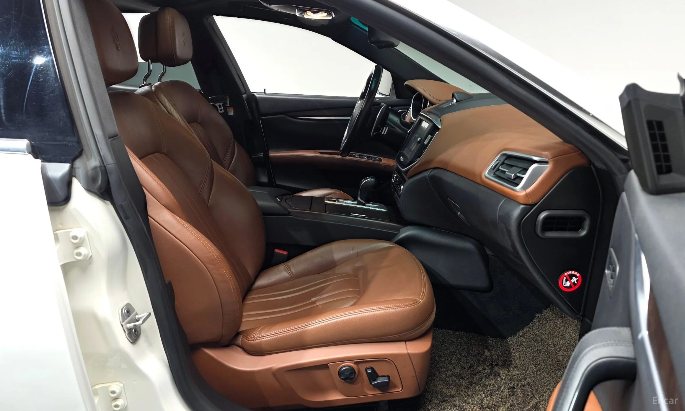 Maserati Ghibli превью 10