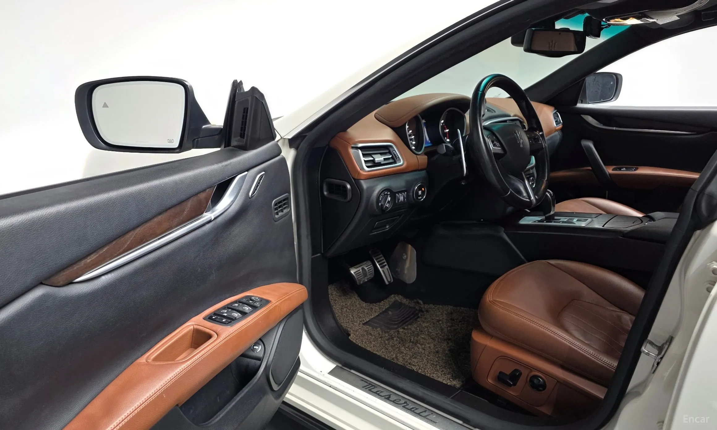 Maserati Ghibli превью 11