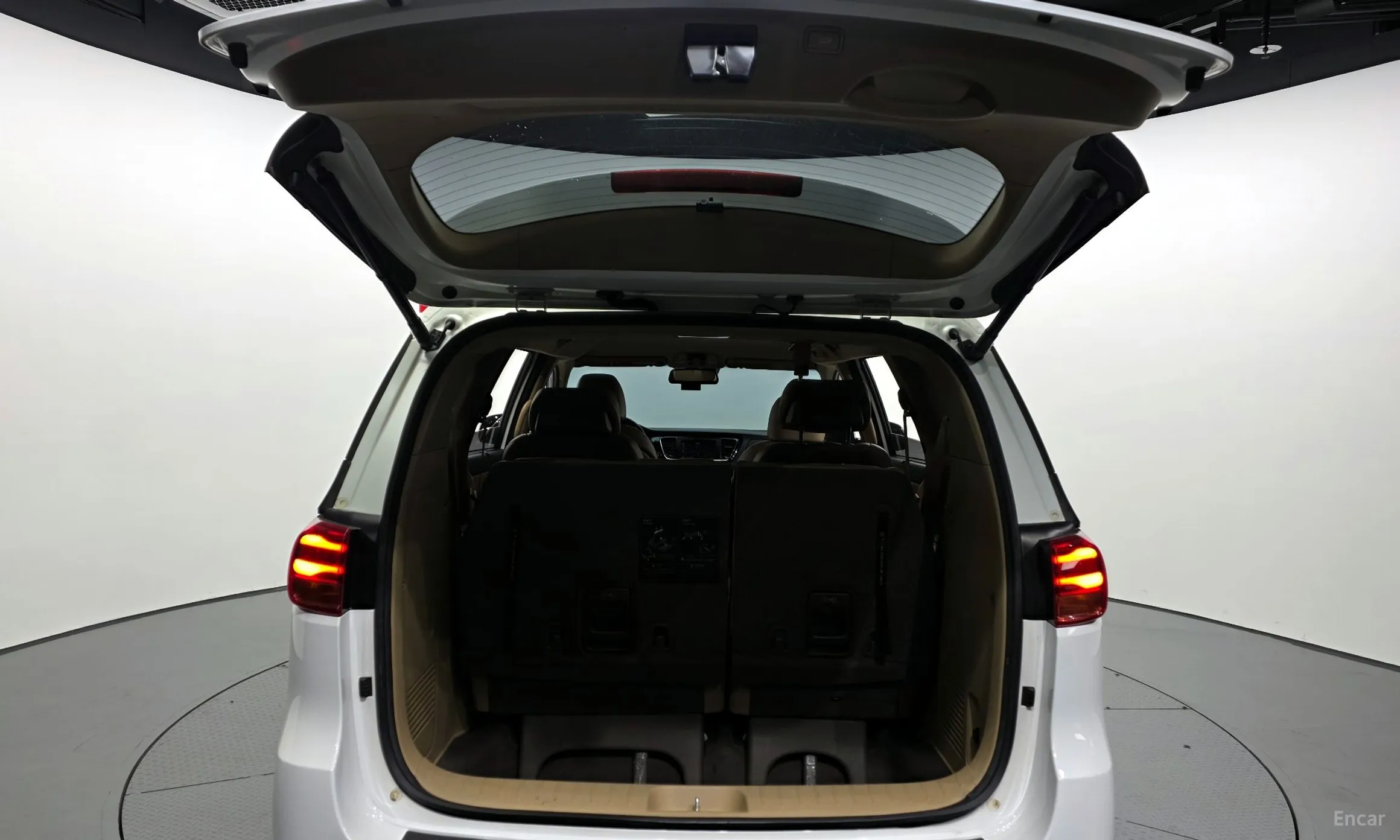 Kia Carnival превью 20