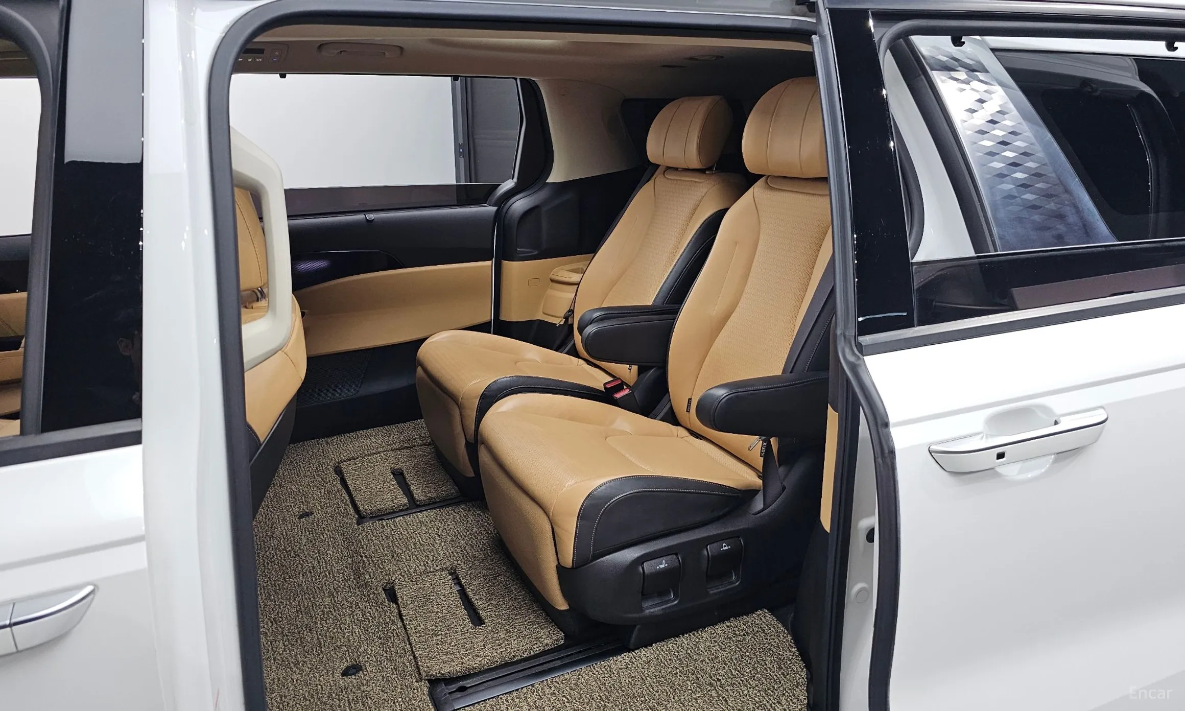 Kia Carnival Gen 4 превью 11