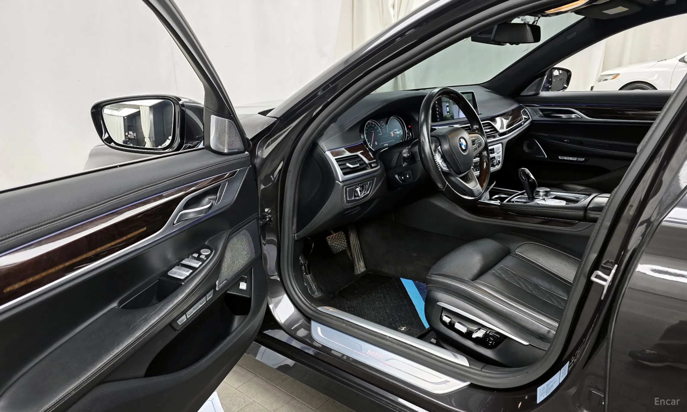 BMW 7 Series (G11) превью 10
