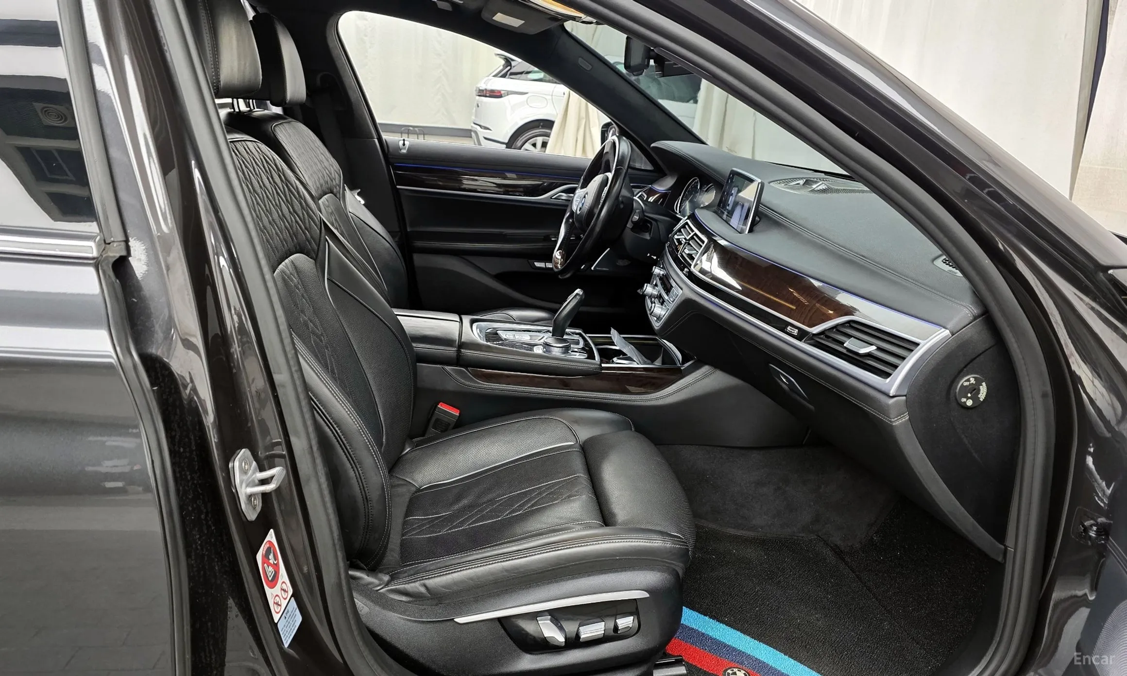 BMW 7 Series (G11) превью 11