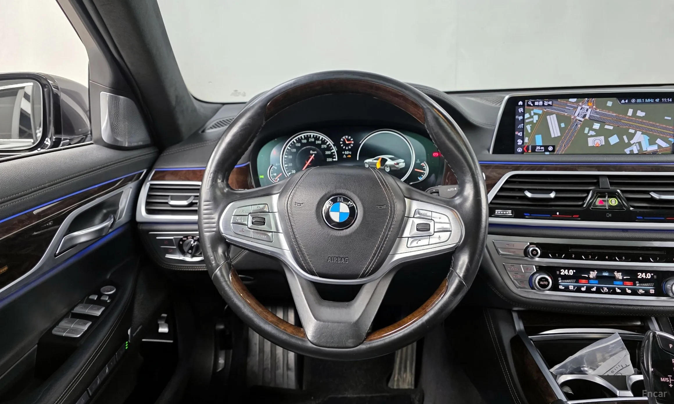 BMW 7 Series (G11) превью 13