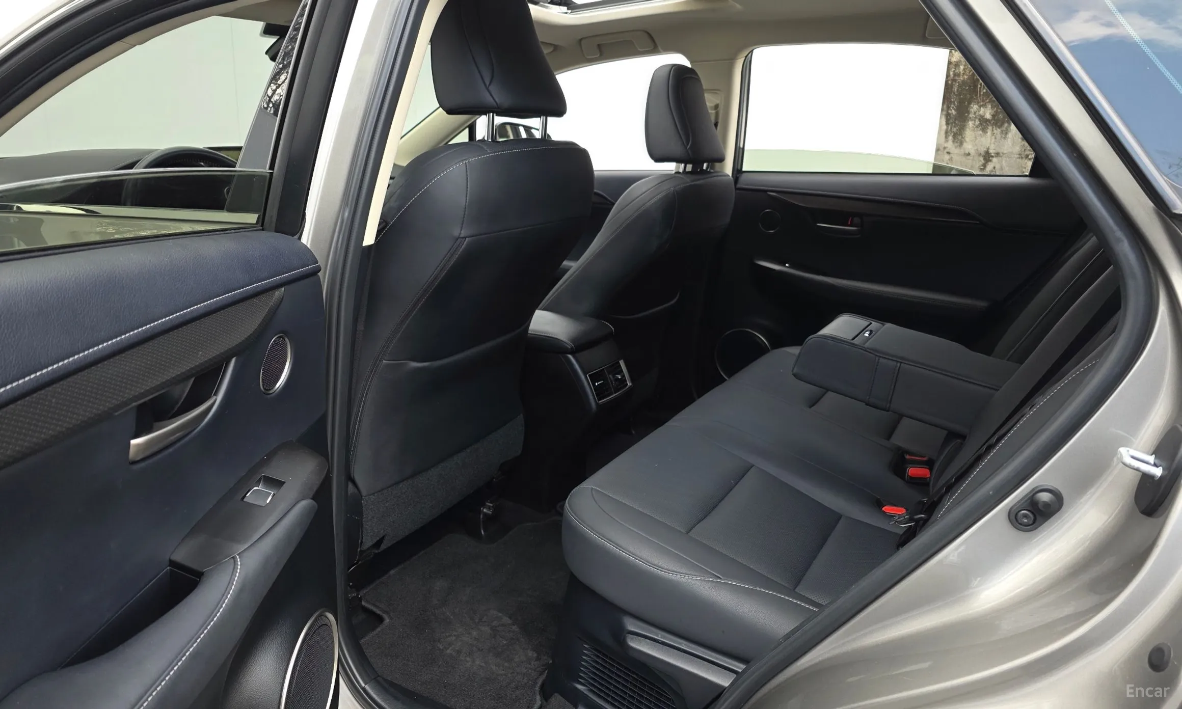 Lexus NX300h превью 11