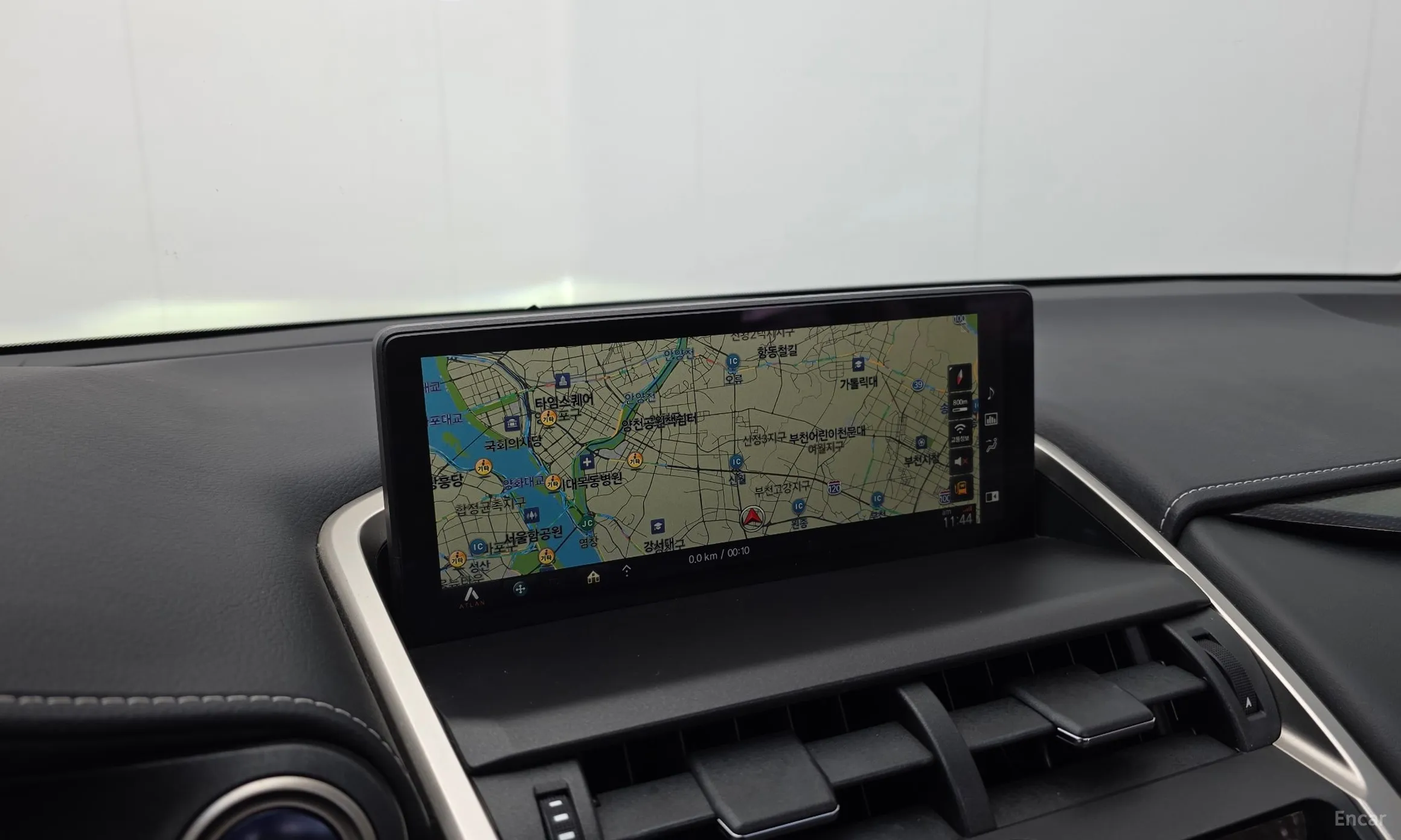 Lexus NX300h превью 15