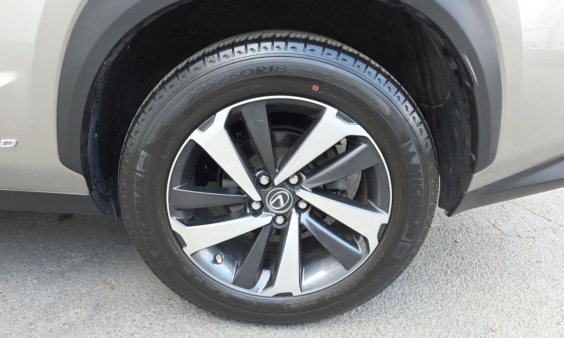 Lexus NX300h превью 5