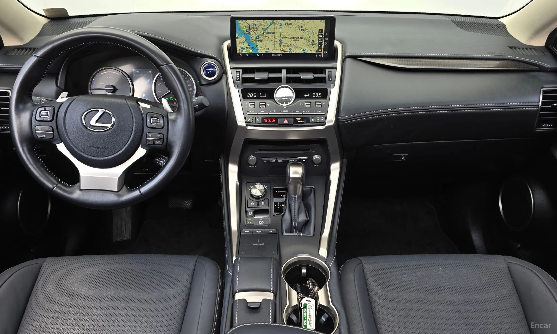 Lexus NX300h превью 7