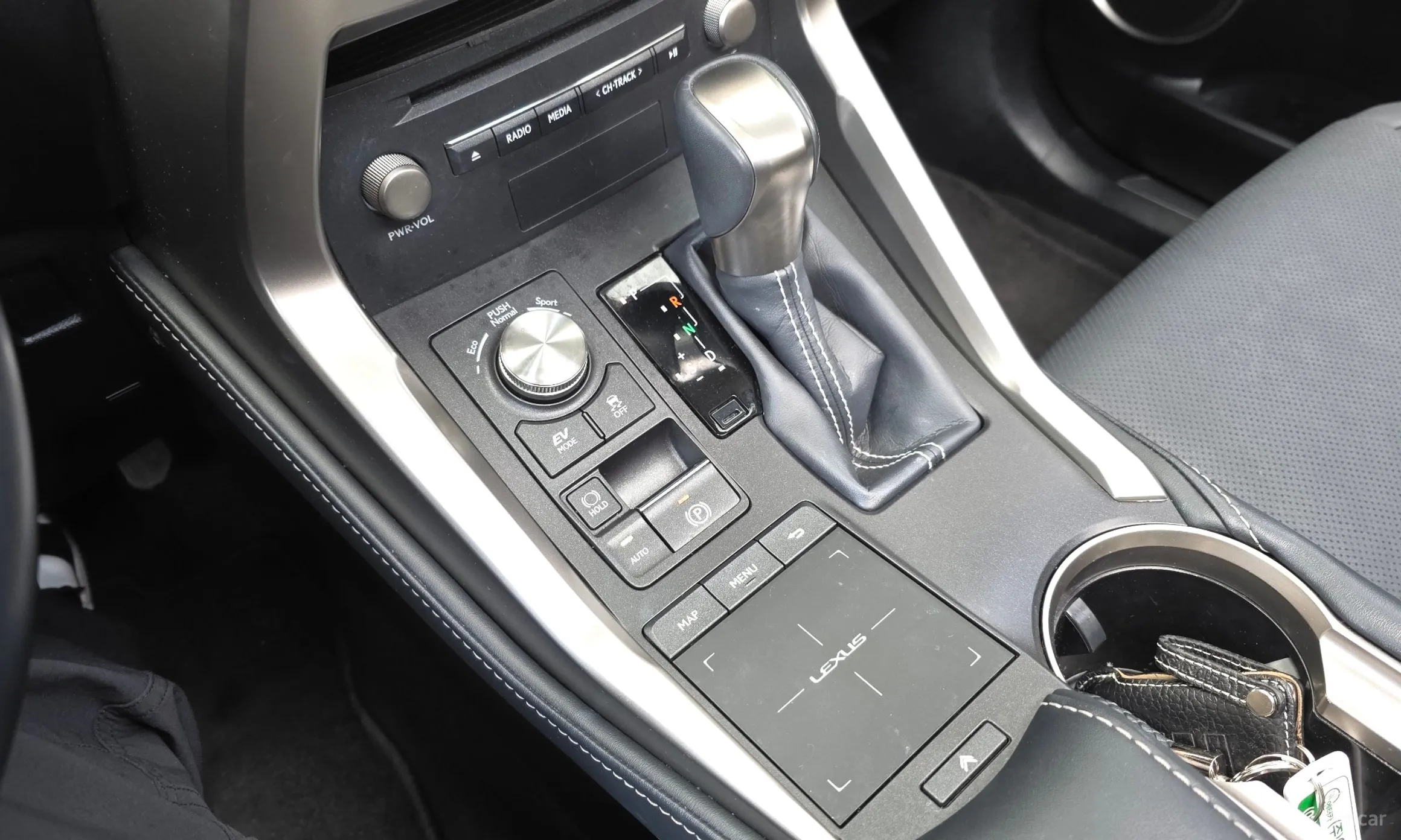 Lexus NX300h превью 9