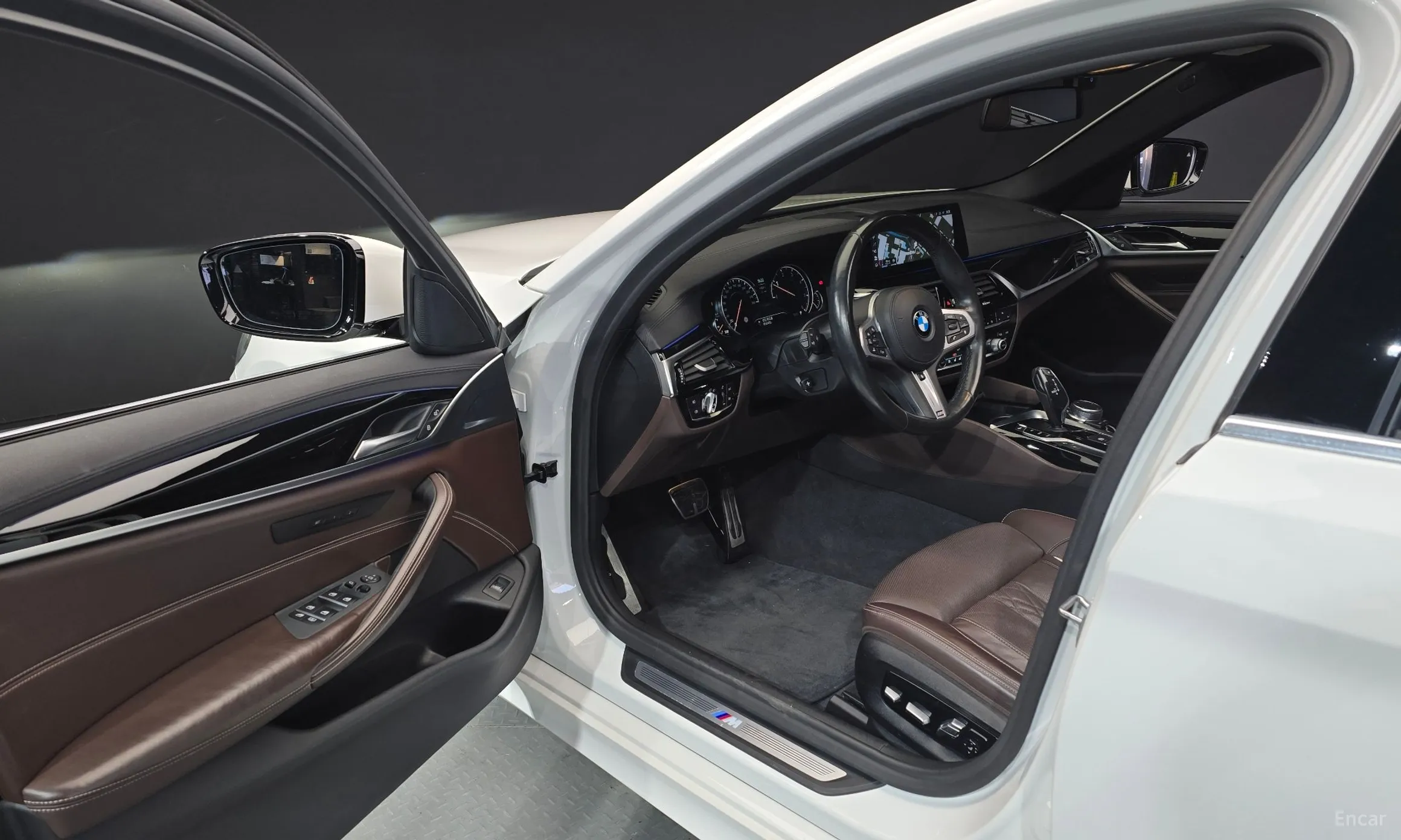 BMW 5 Series (G30) превью 10