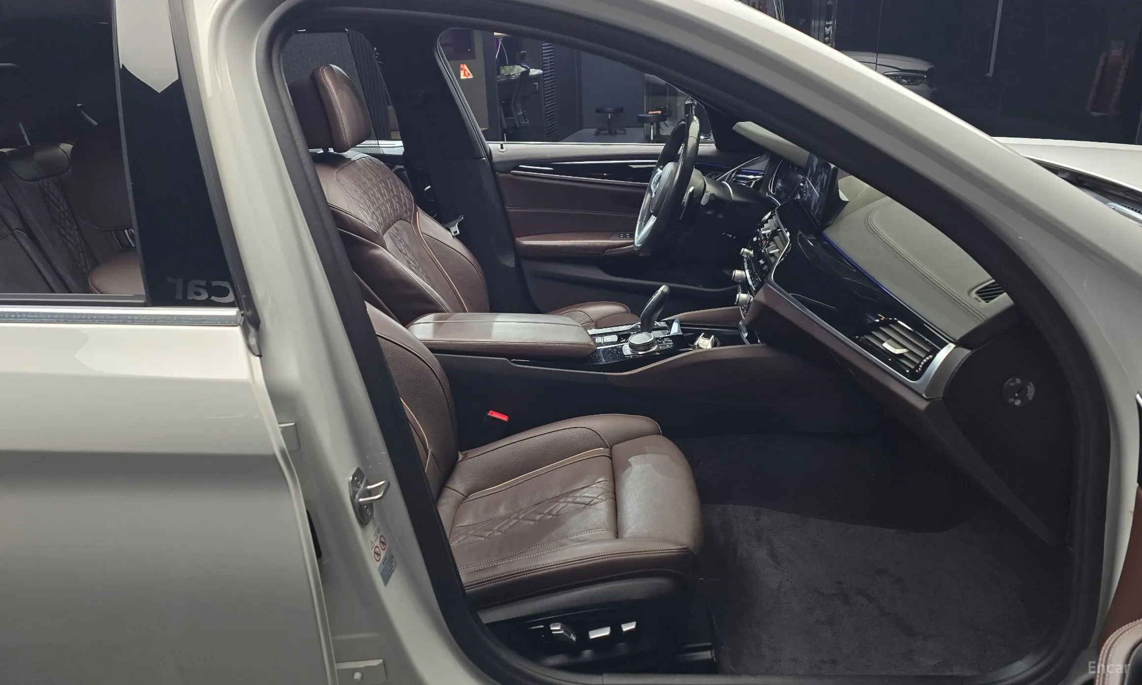 BMW 5 Series (G30) превью 11