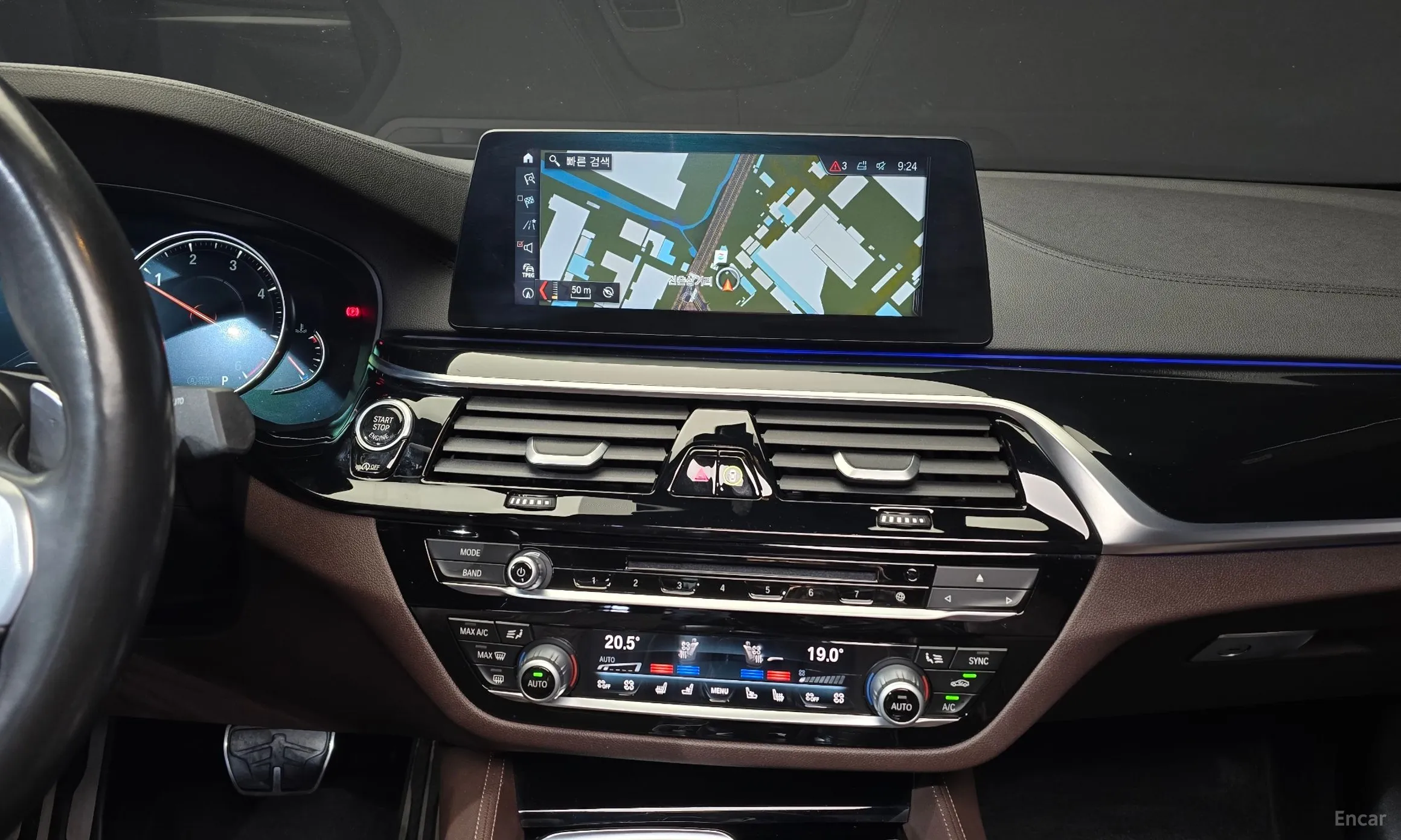 BMW 5 Series (G30) превью 14
