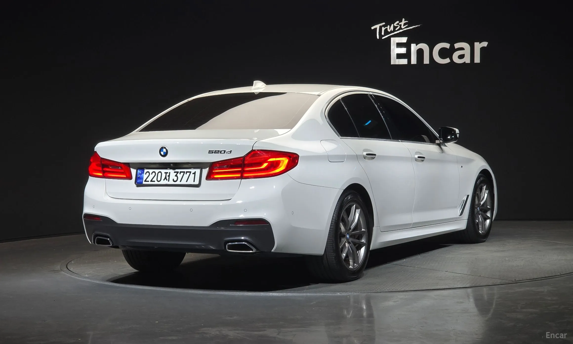 BMW 5 Series (G30) превью 2
