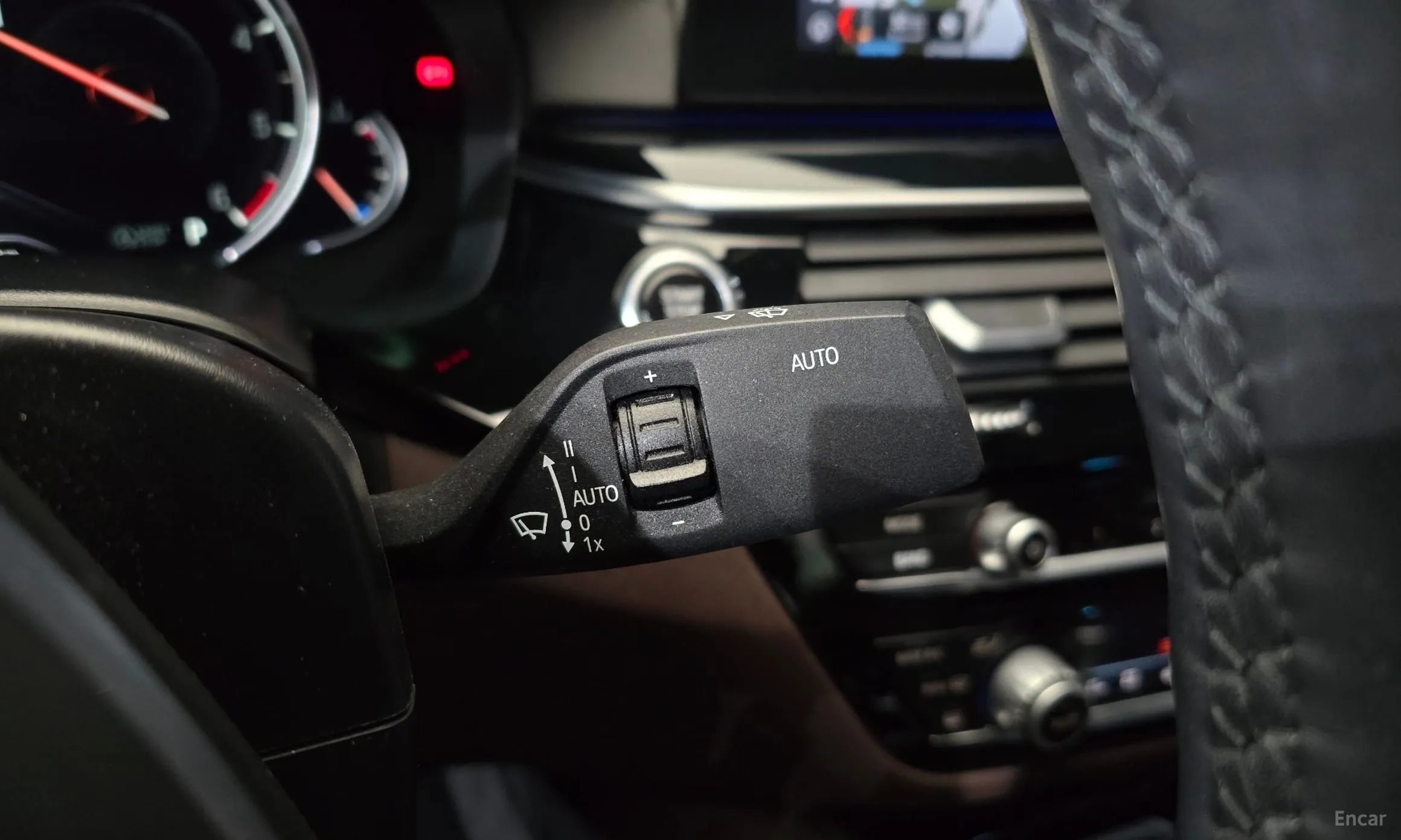 BMW 5 Series (G30) превью 17