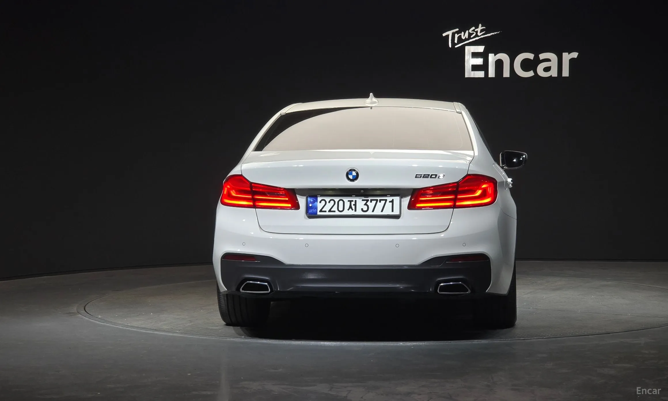 BMW 5 Series (G30) превью 4