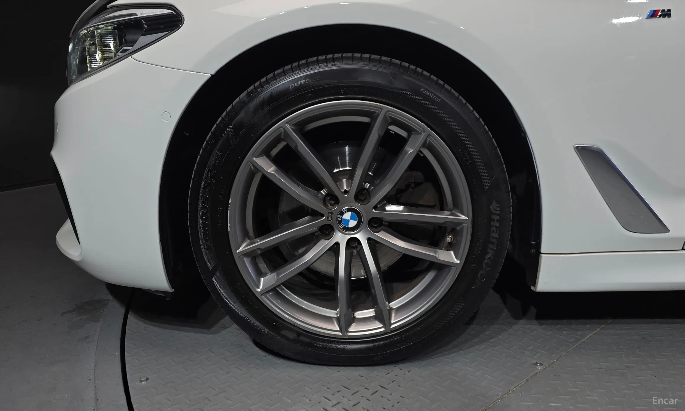 BMW 5 Series (G30) превью 5