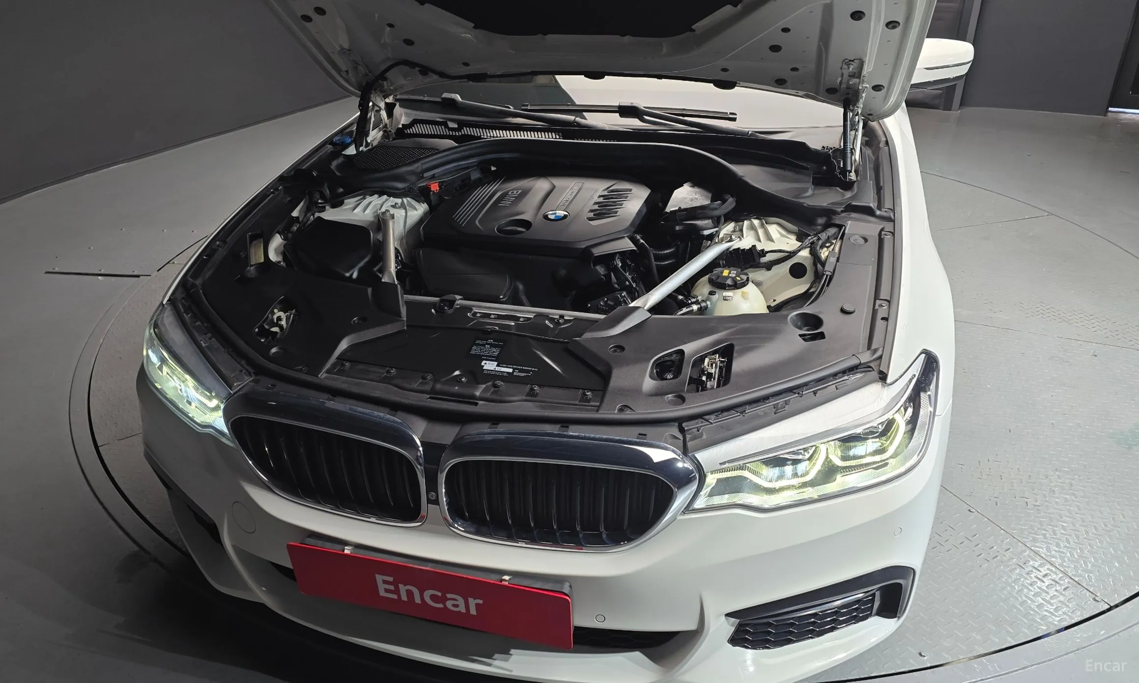 BMW 5 Series (G30) превью 6