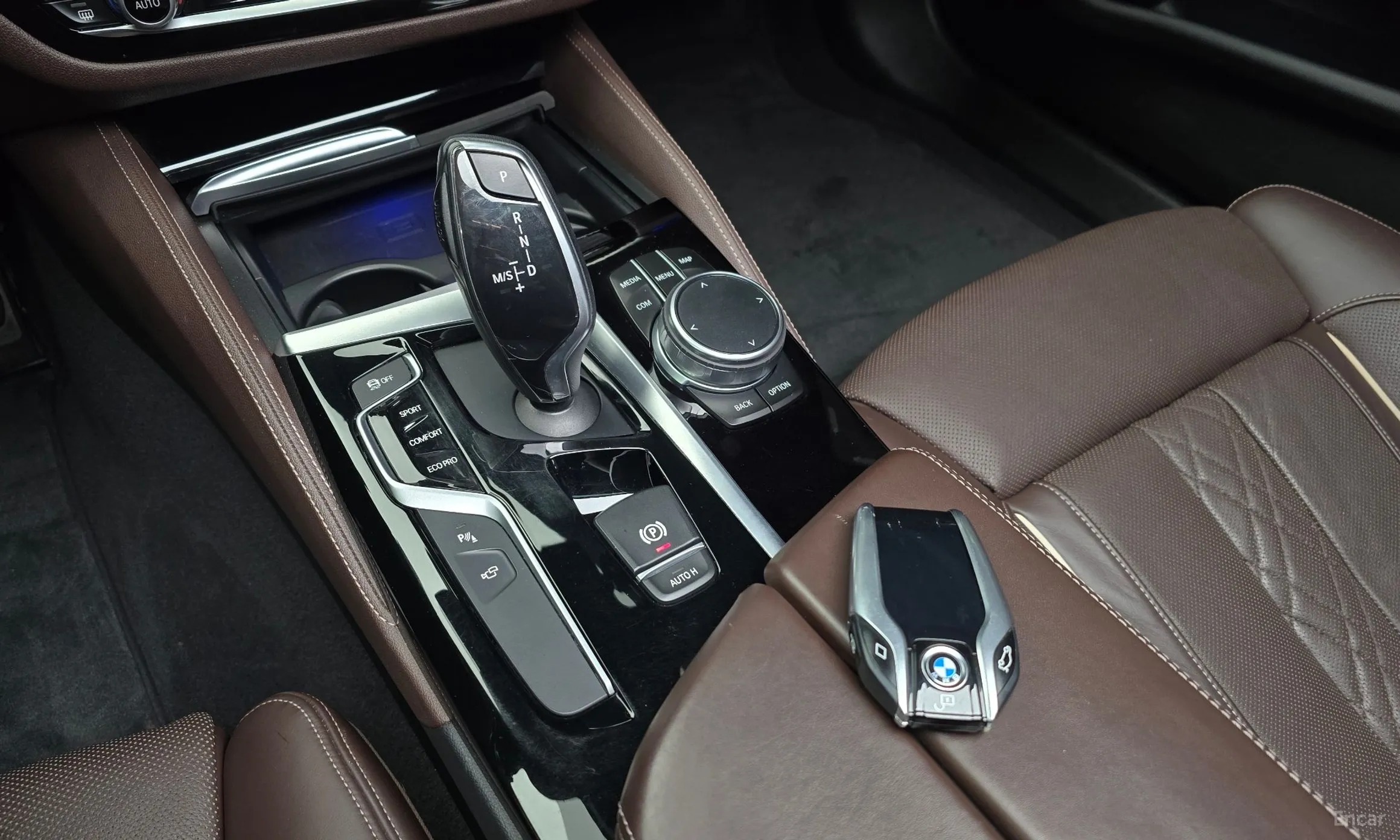 BMW 5 Series (G30) превью 9