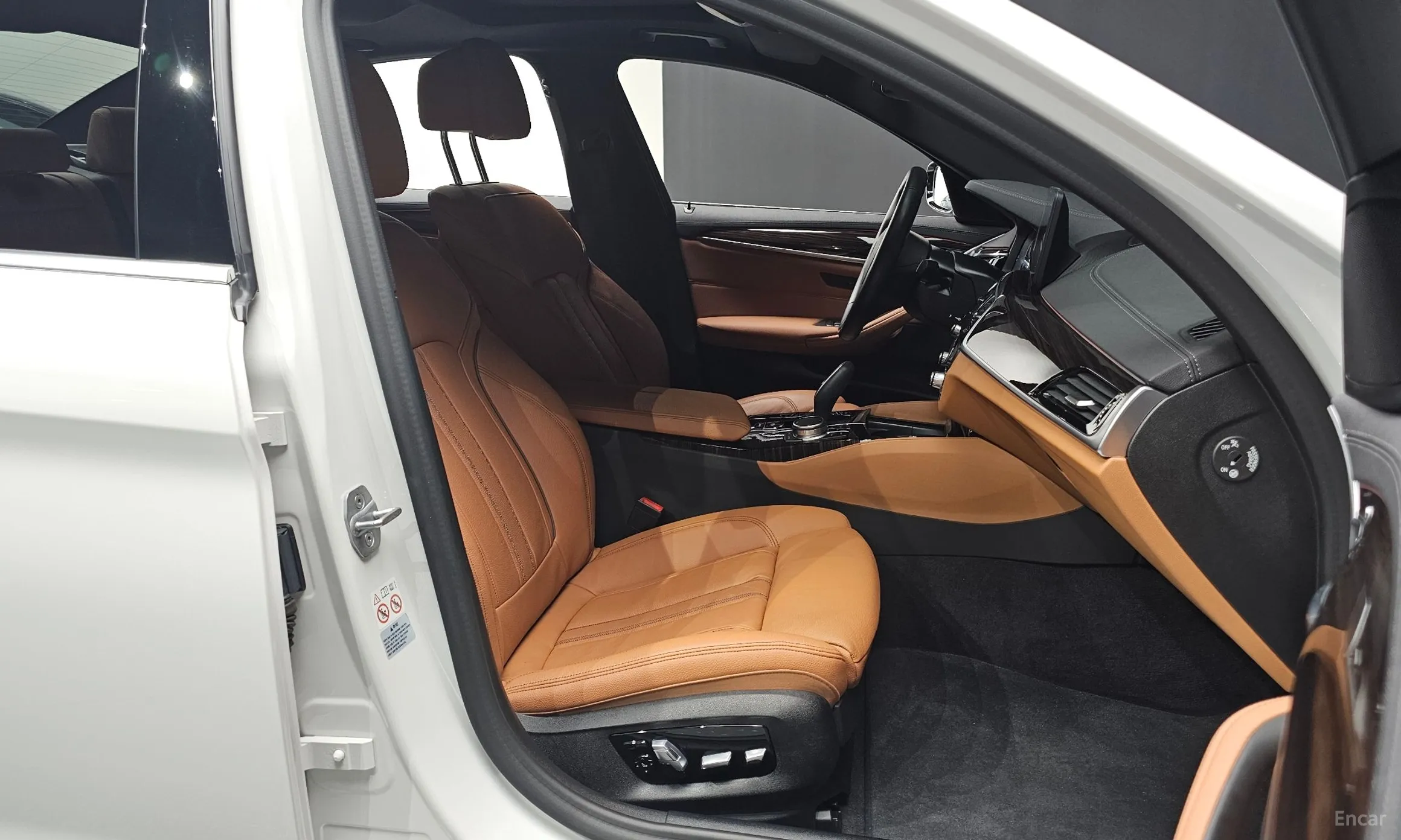 BMW 5 Series (G30) превью 10