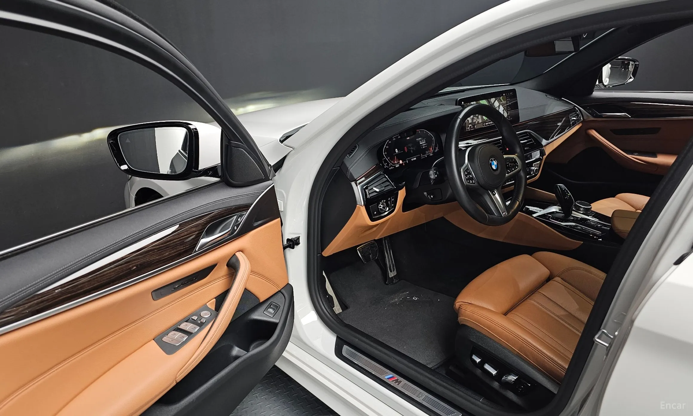 BMW 5 Series (G30) превью 11