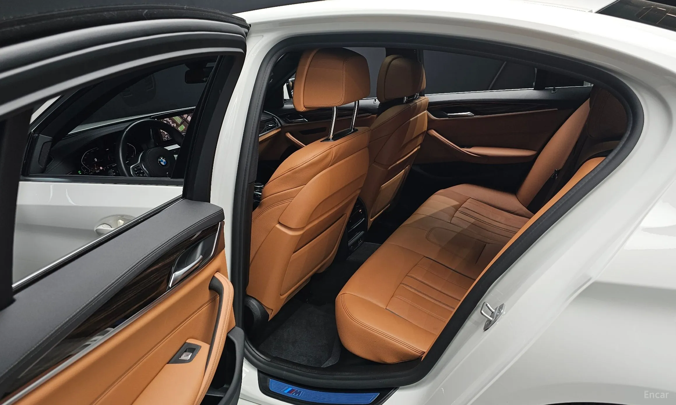 BMW 5 Series (G30) превью 12