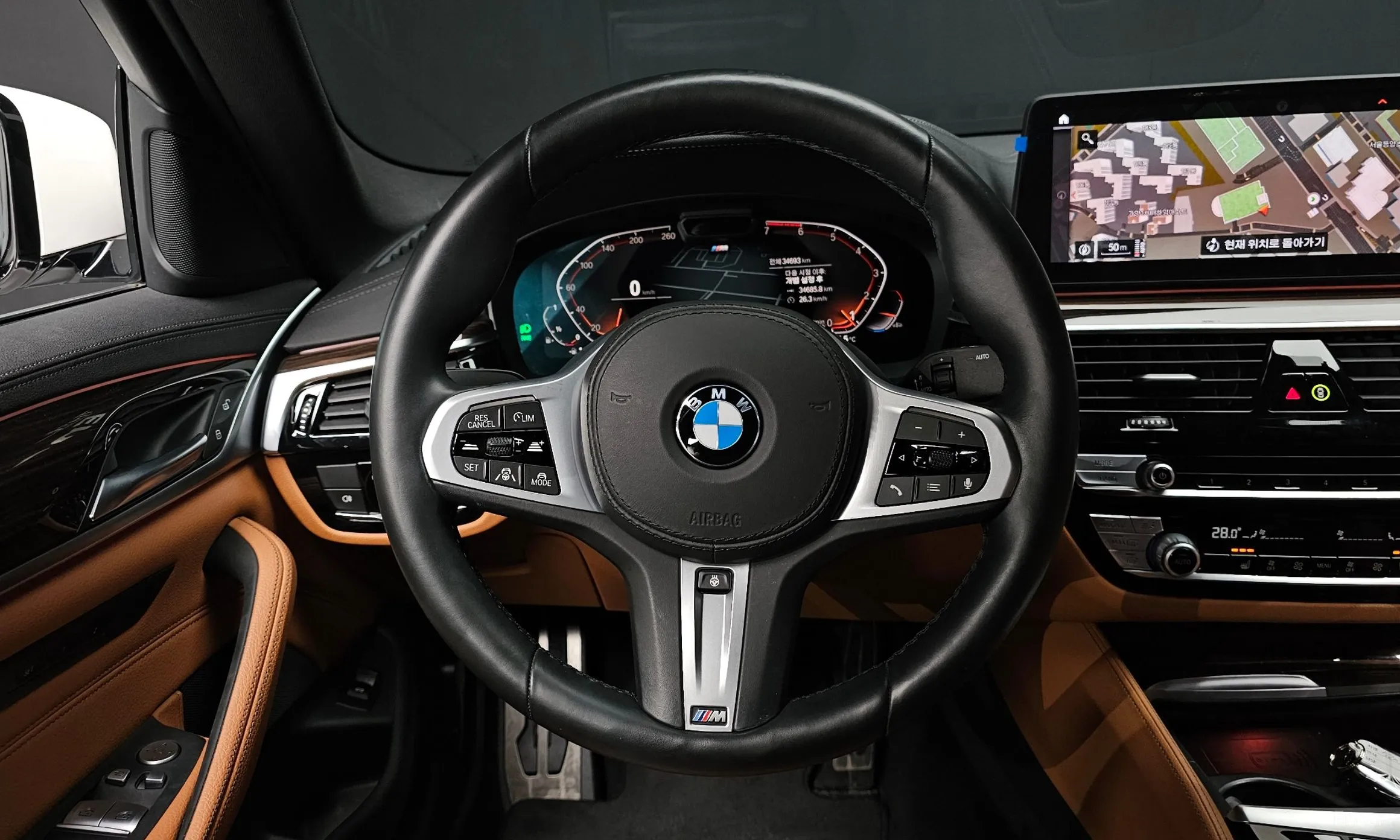 BMW 5 Series (G30) превью 13