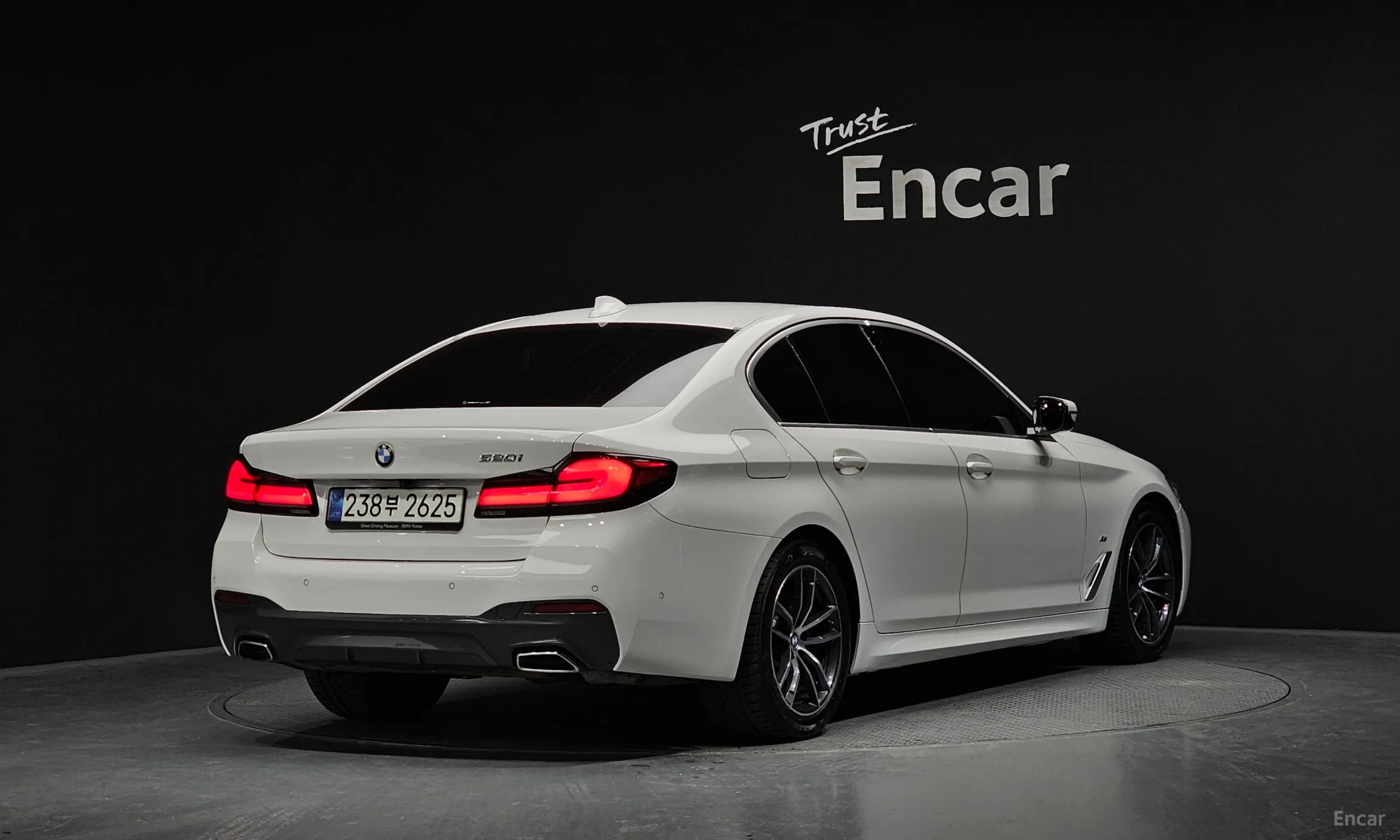 BMW 5 Series (G30) превью 3