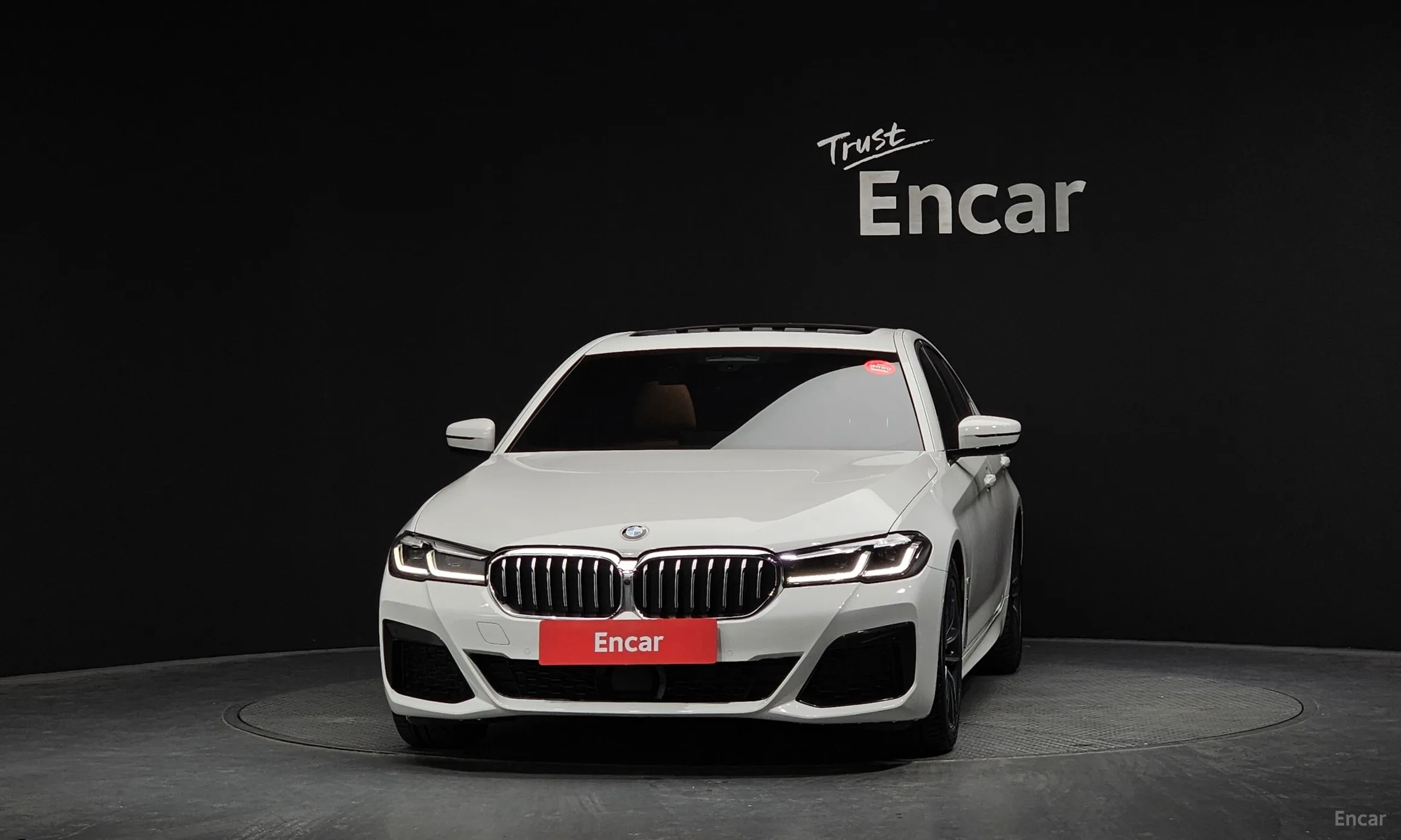 BMW 5 Series (G30) превью 4