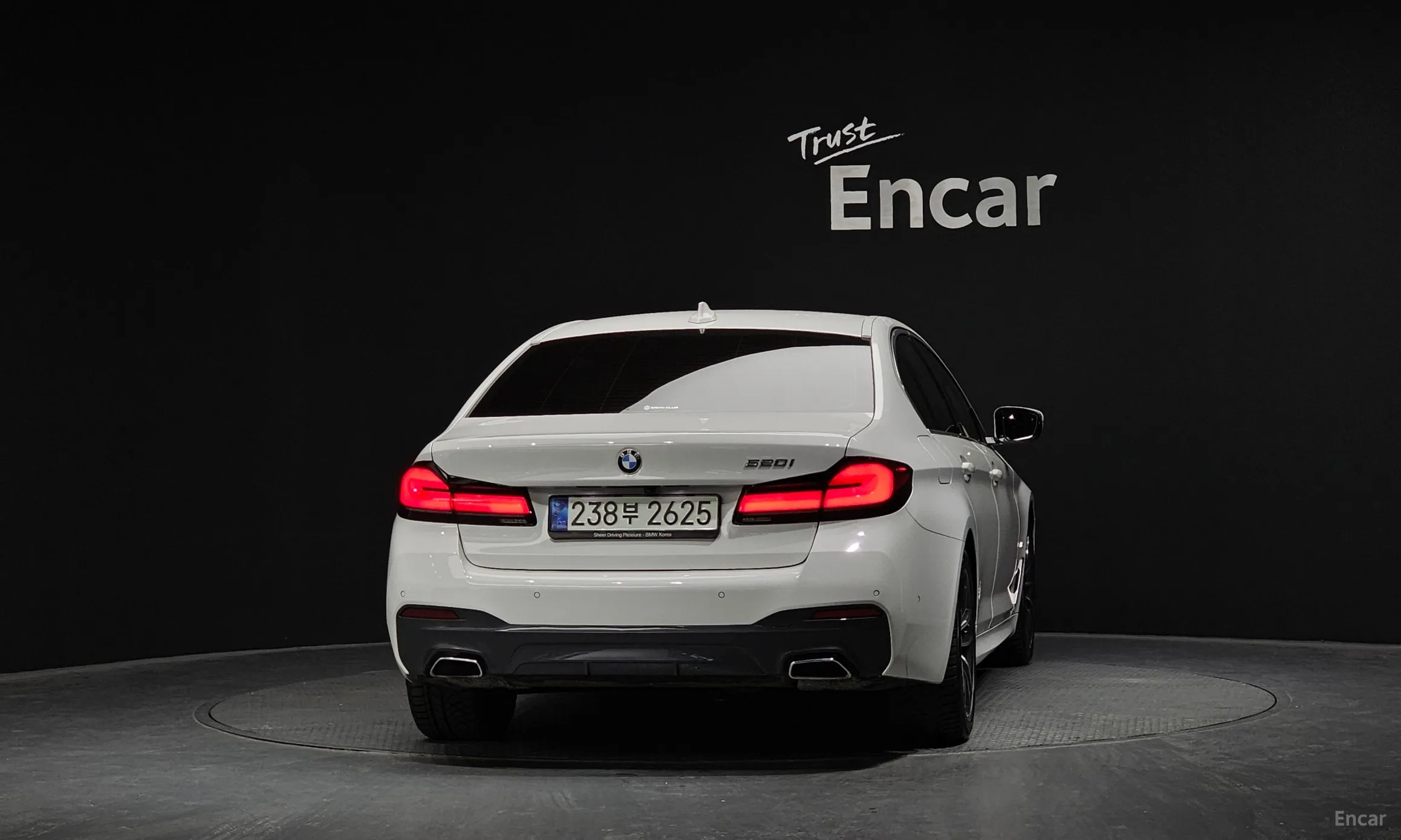 BMW 5 Series (G30) превью 5