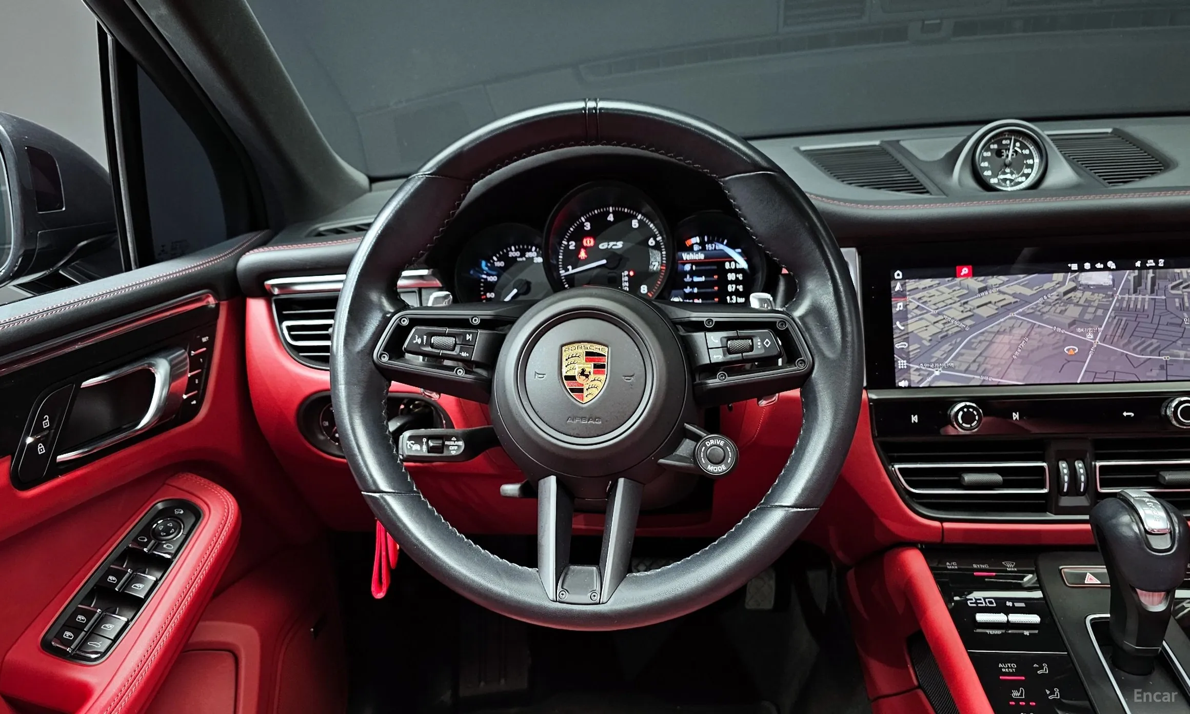 Porsche Macan превью 13