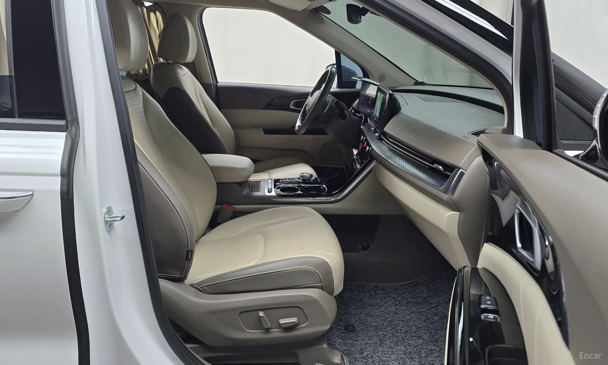 Kia Carnival Gen 4 превью 10