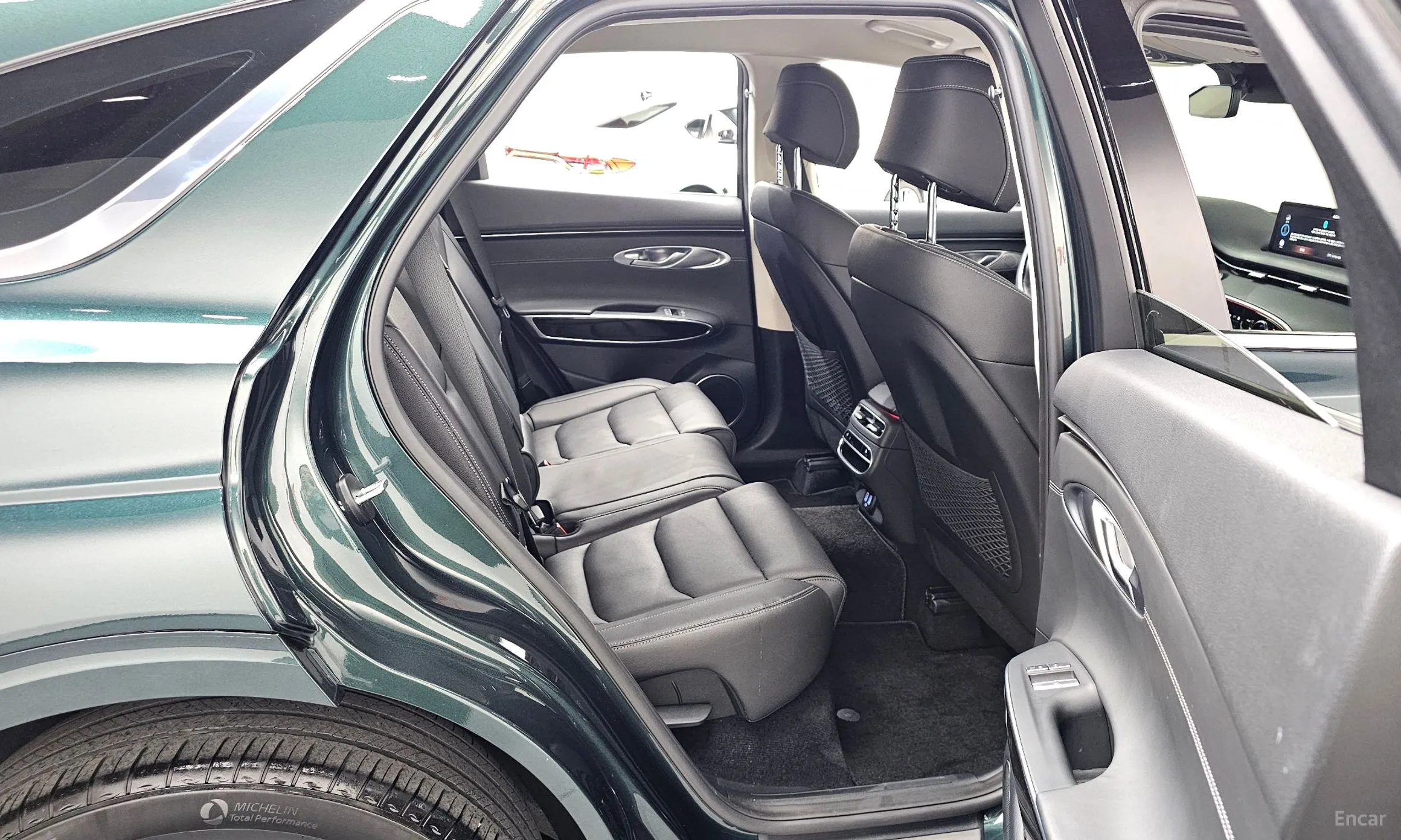Genesis GV70 превью 12