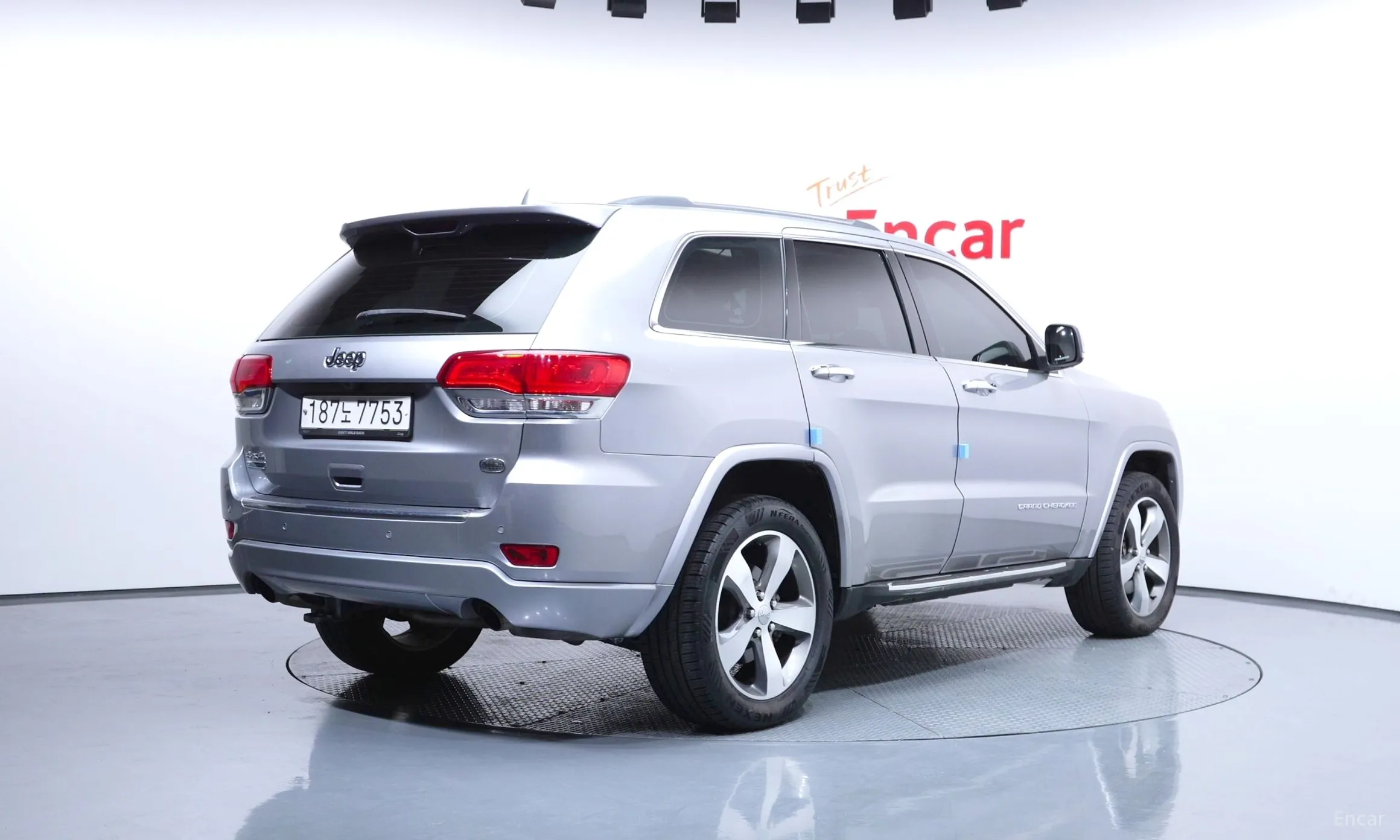 Jeep Grand Cherokee превью 2