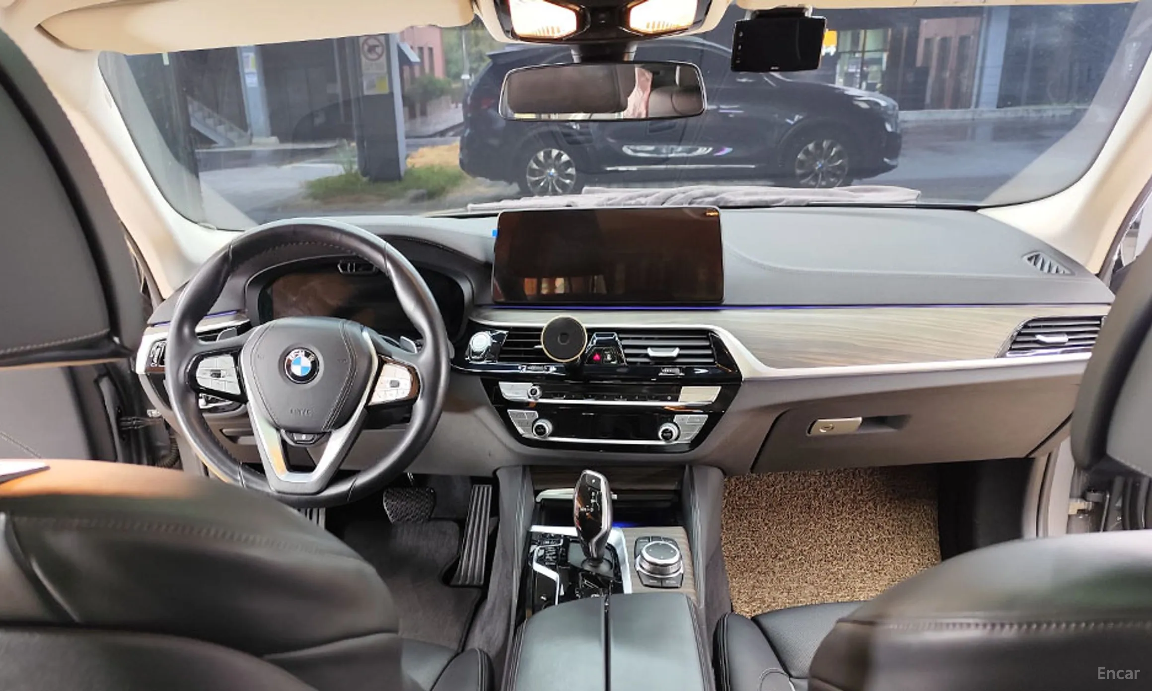 BMW 5 Series (G30) превью 13