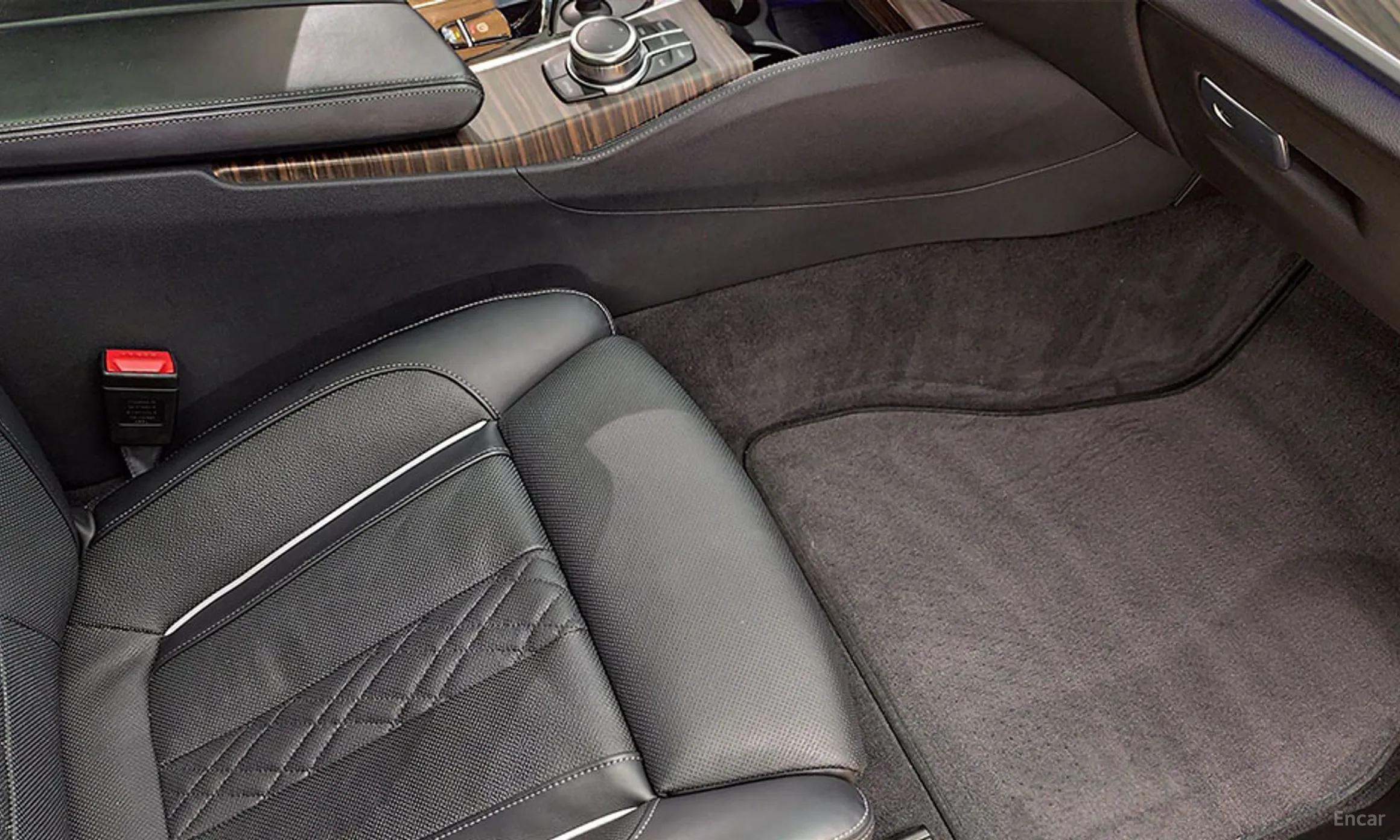 BMW 5 Series (G30) превью 15
