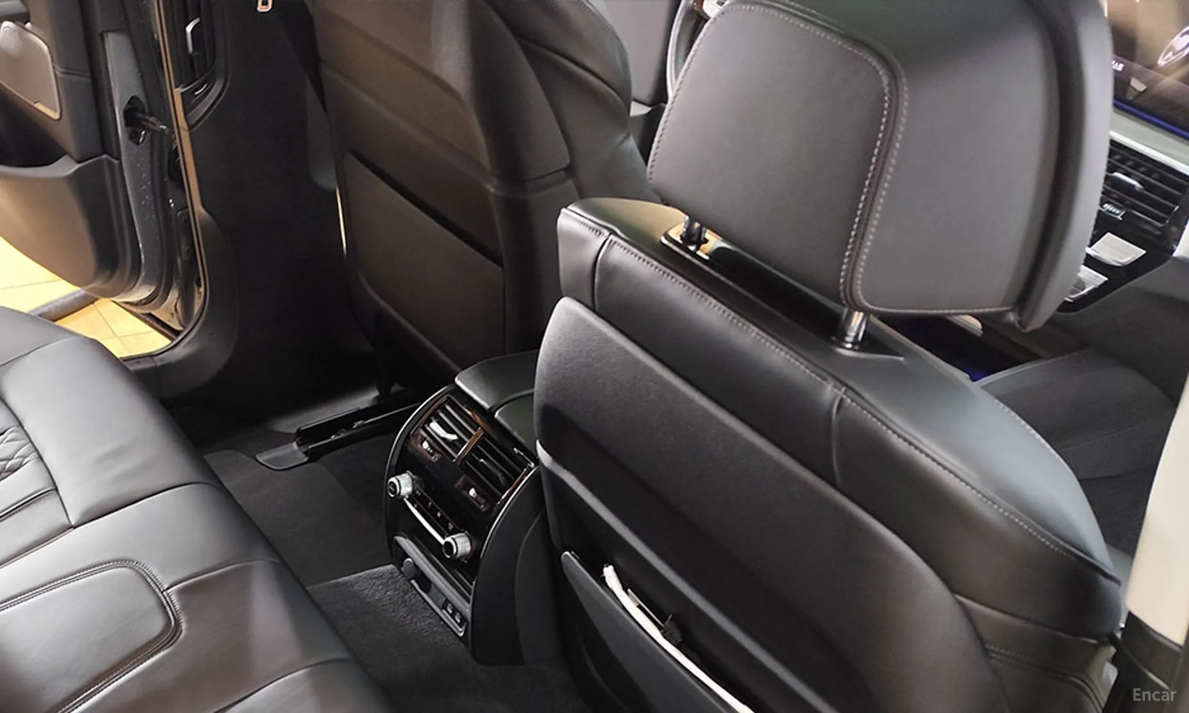 BMW 5 Series (G30) превью 16