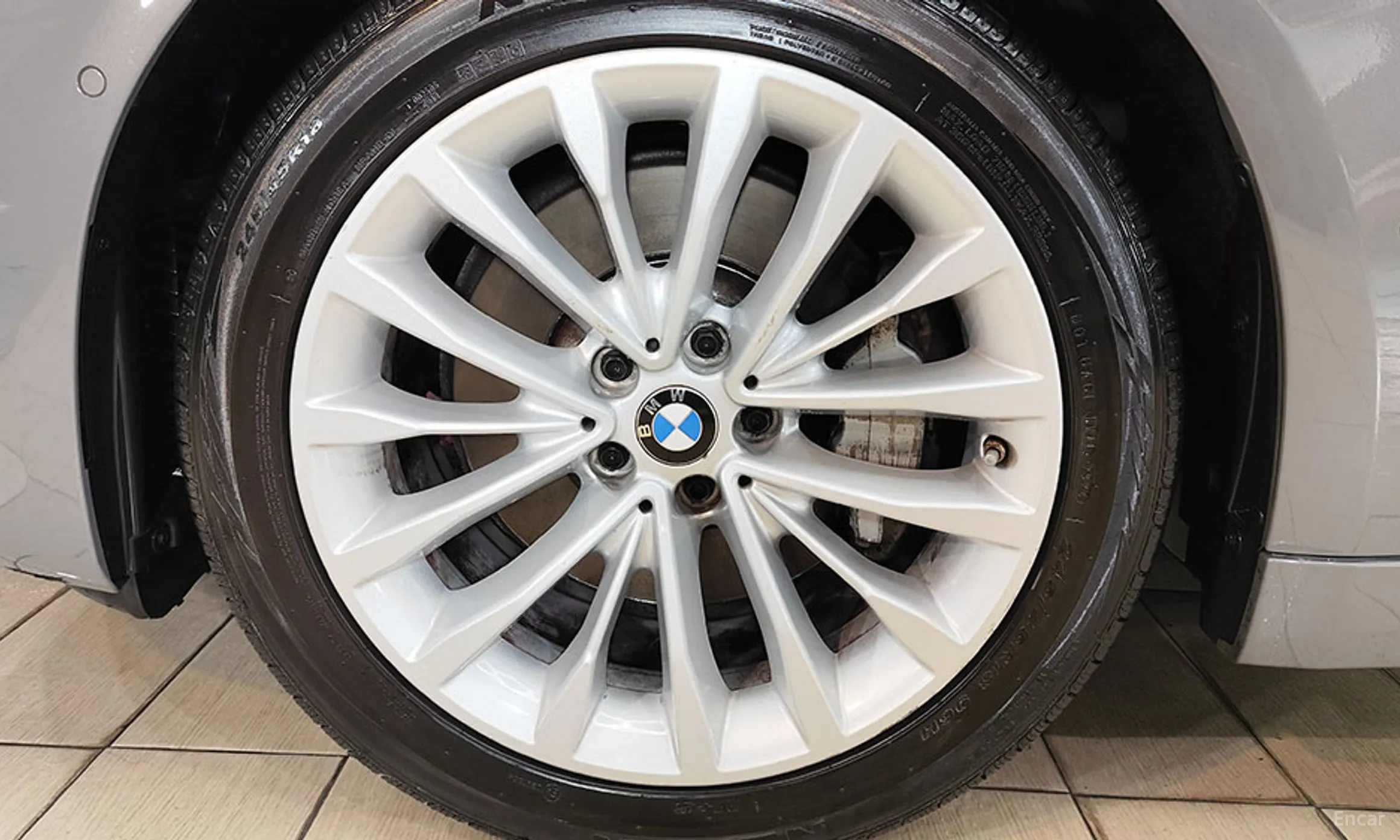 BMW 5 Series (G30) превью 18