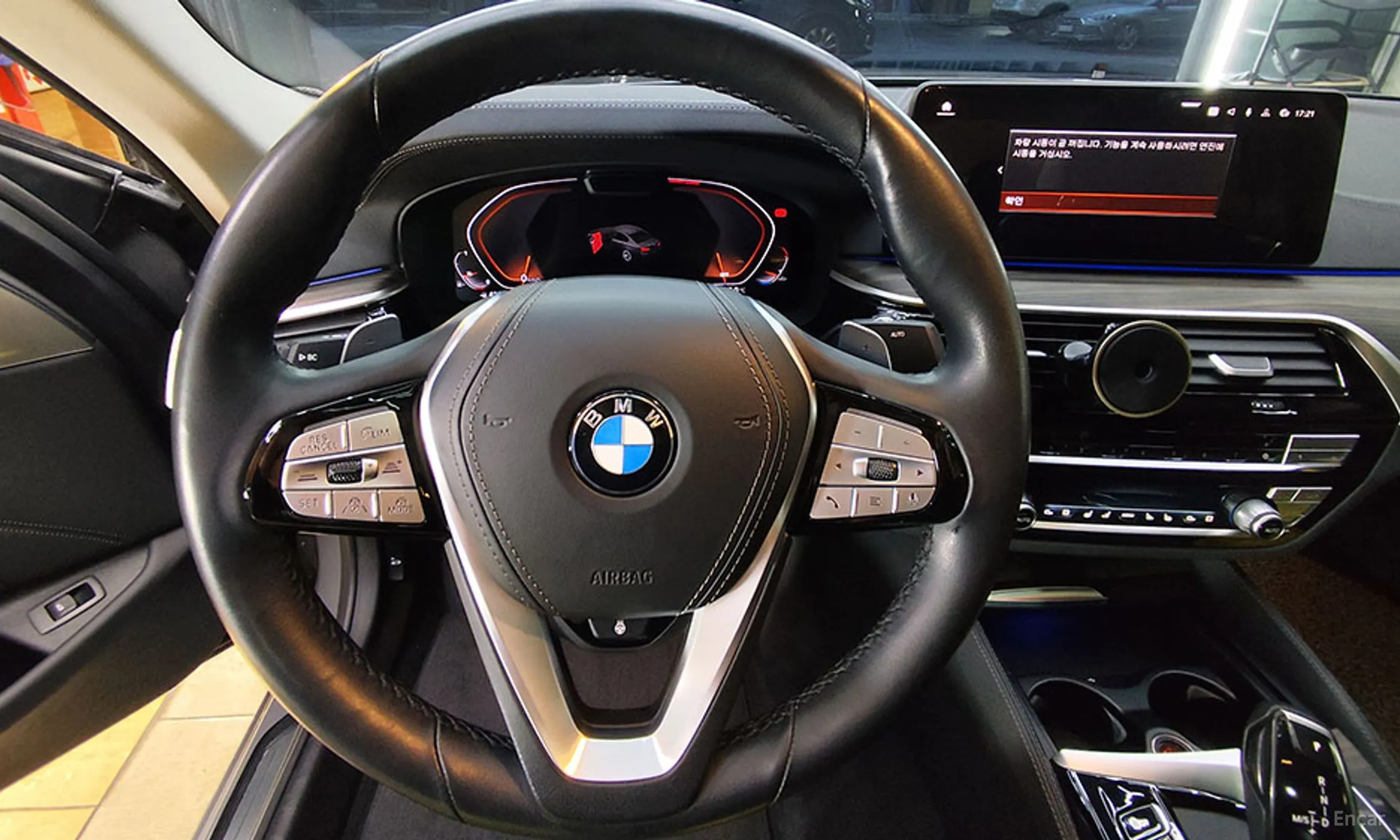 BMW 5 Series (G30) превью 6