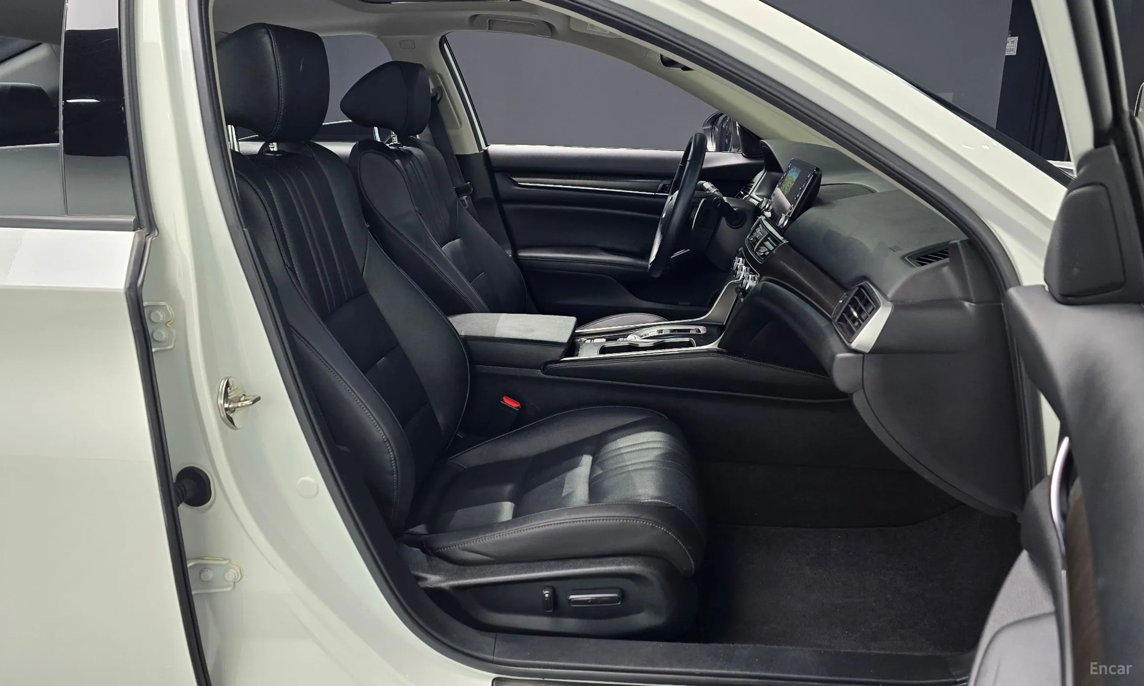 Honda Accord 10th Generation превью 10