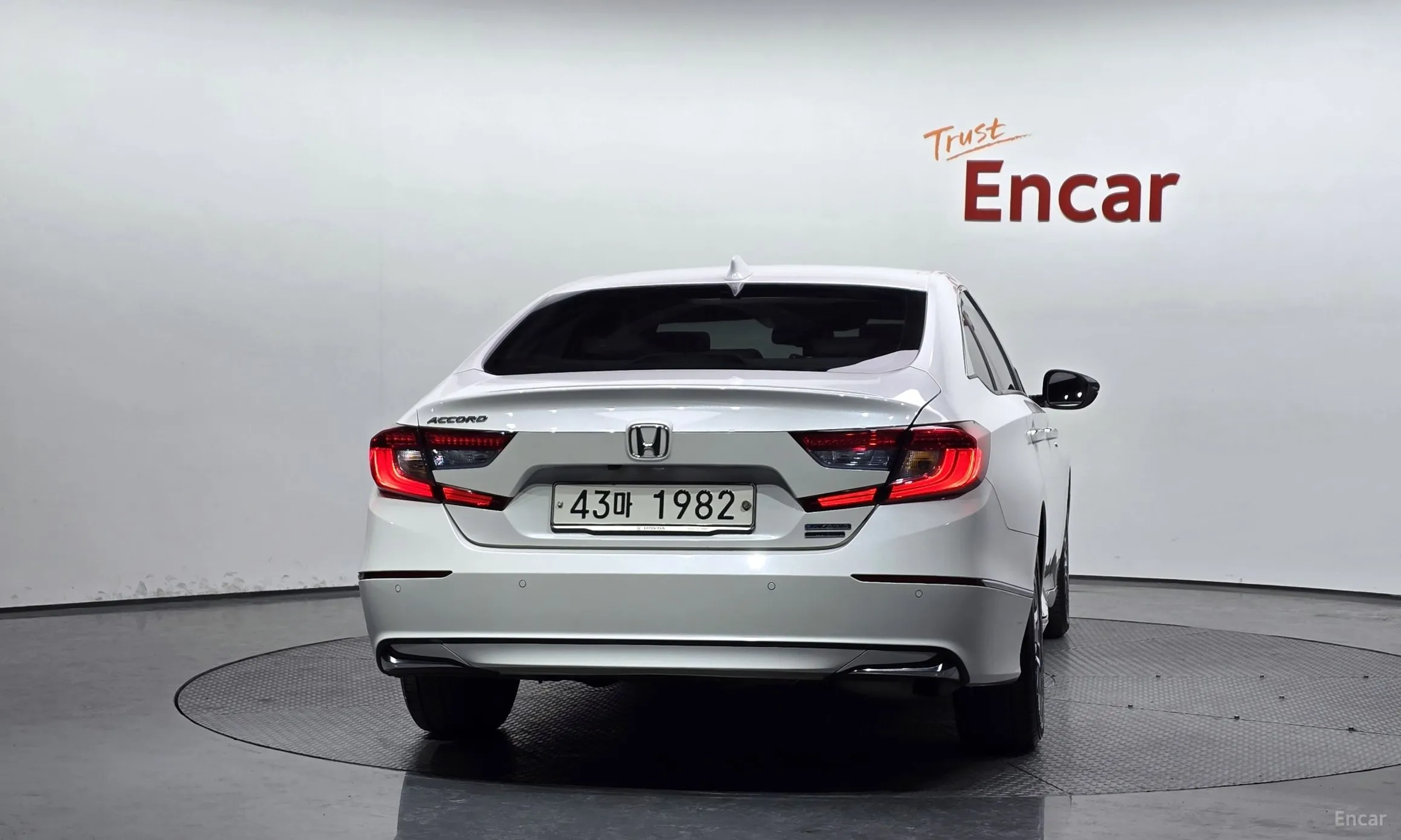 Honda Accord 10th Generation превью 4