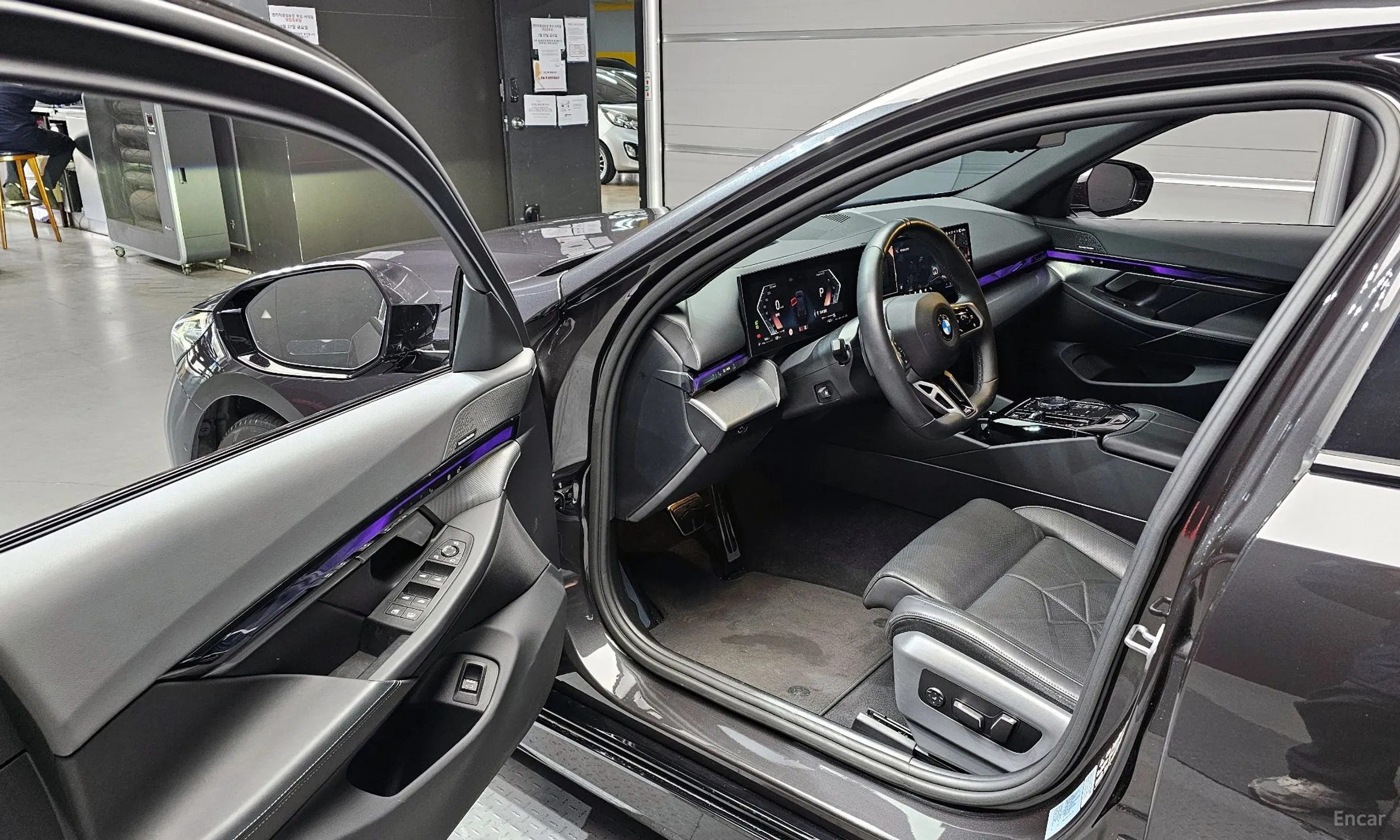 BMW 5 Series (G60) превью 10