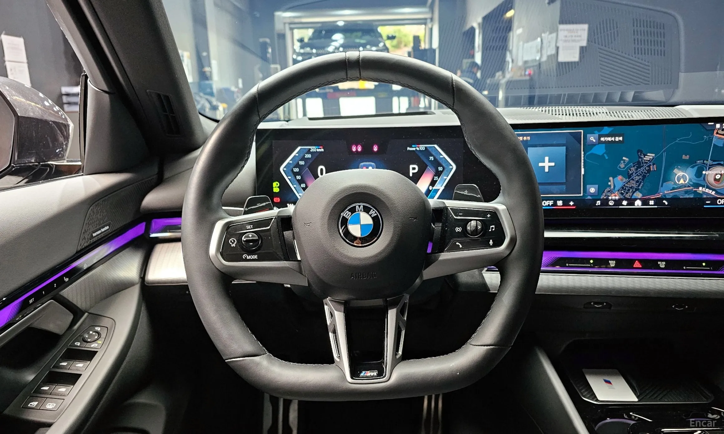 BMW 5 Series (G60) превью 14