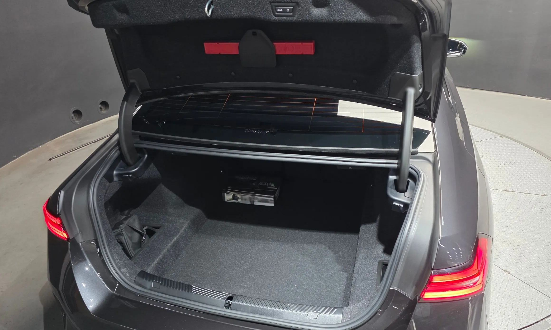 BMW 5 Series (G60) превью 20