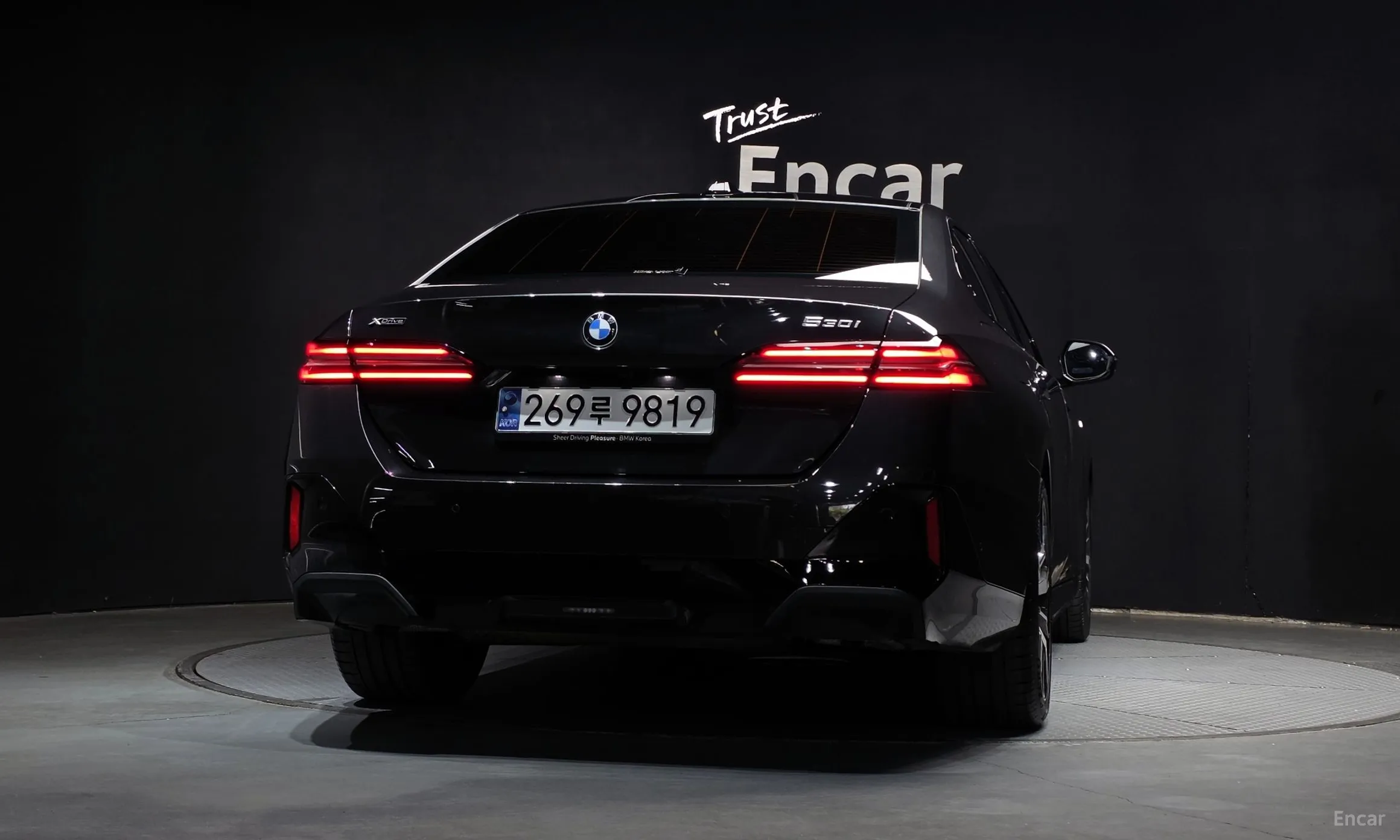 BMW 5 Series (G60) превью 4