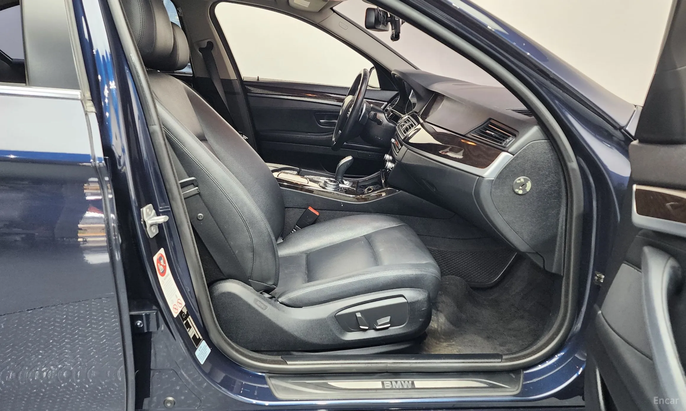 BMW 5 Series (F10) превью 11