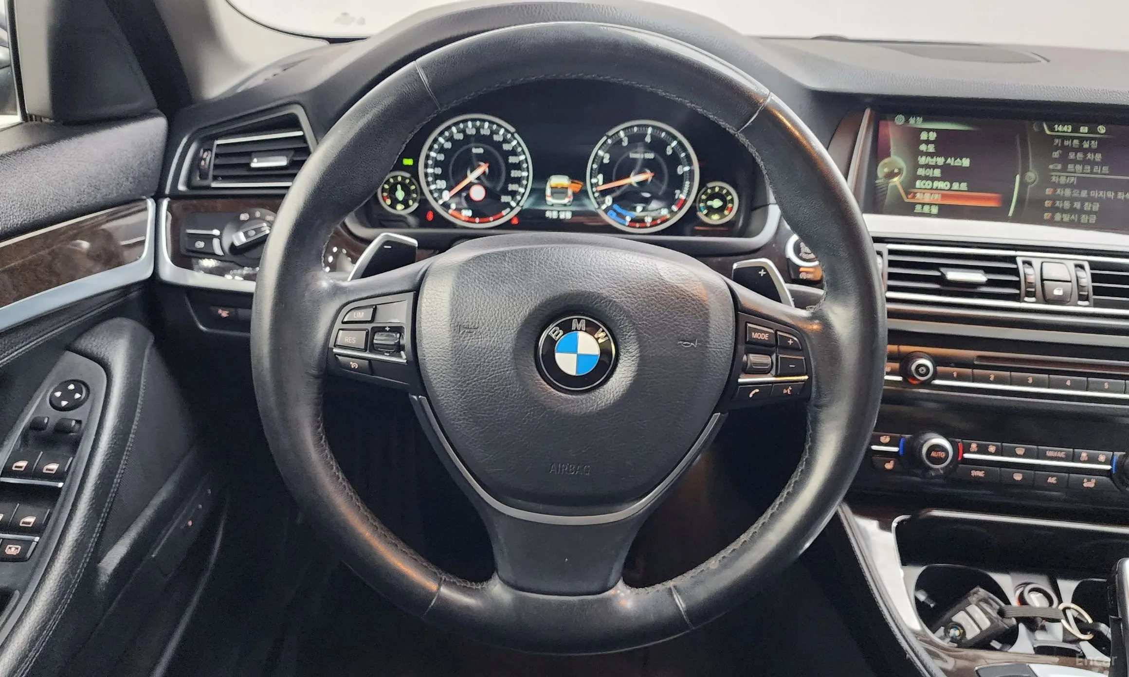 BMW 5 Series (F10) превью 13