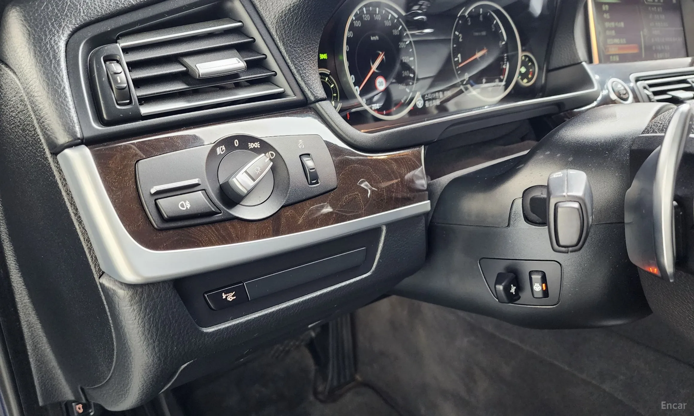 BMW 5 Series (F10) превью 14