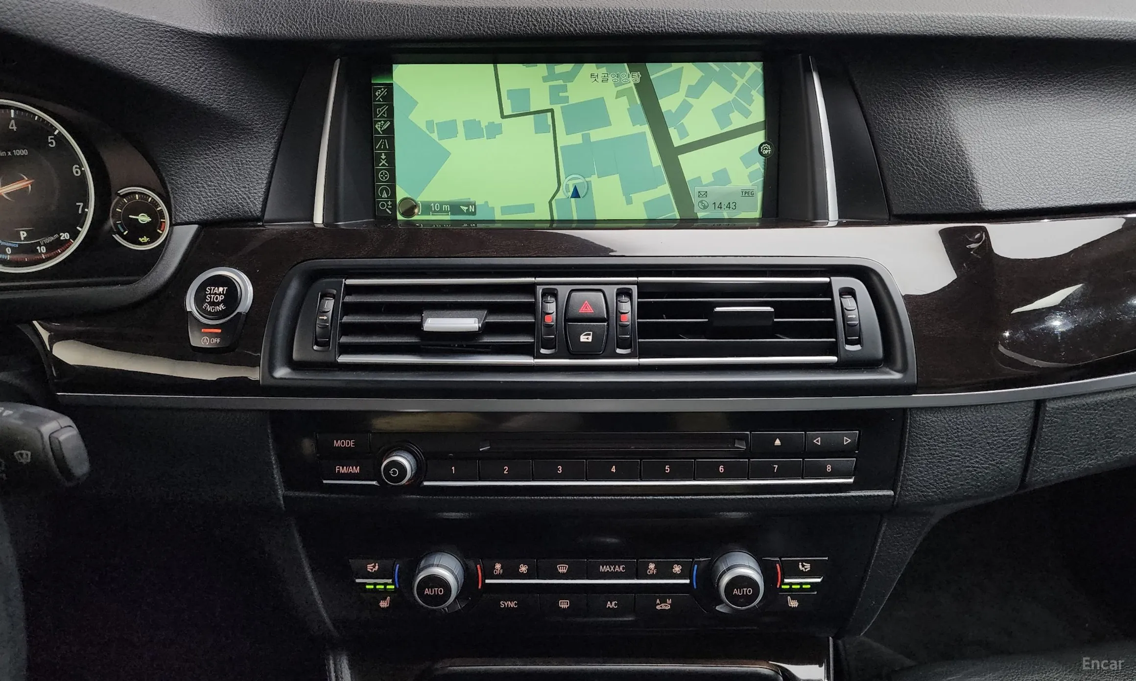 BMW 5 Series (F10) превью 15