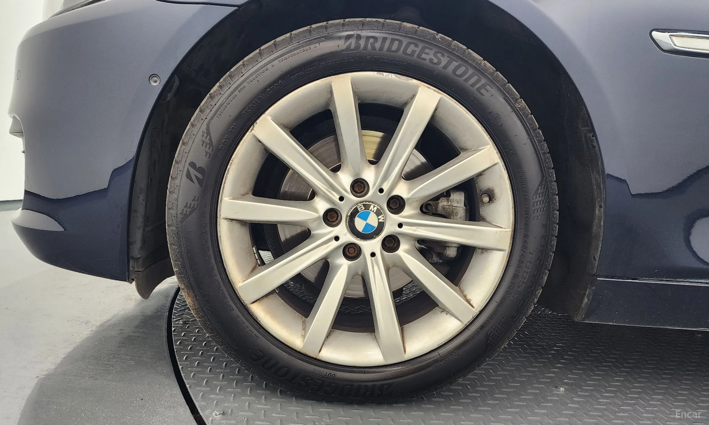 BMW 5 Series (F10) превью 5